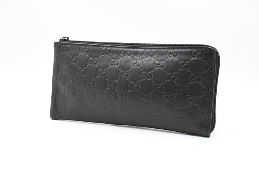 Gucci Pouch in Black Guccissima Leather