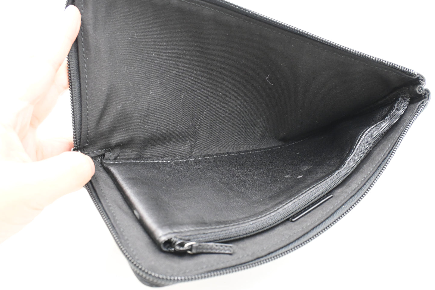 Gucci Pouch in Black Guccissima Leather
