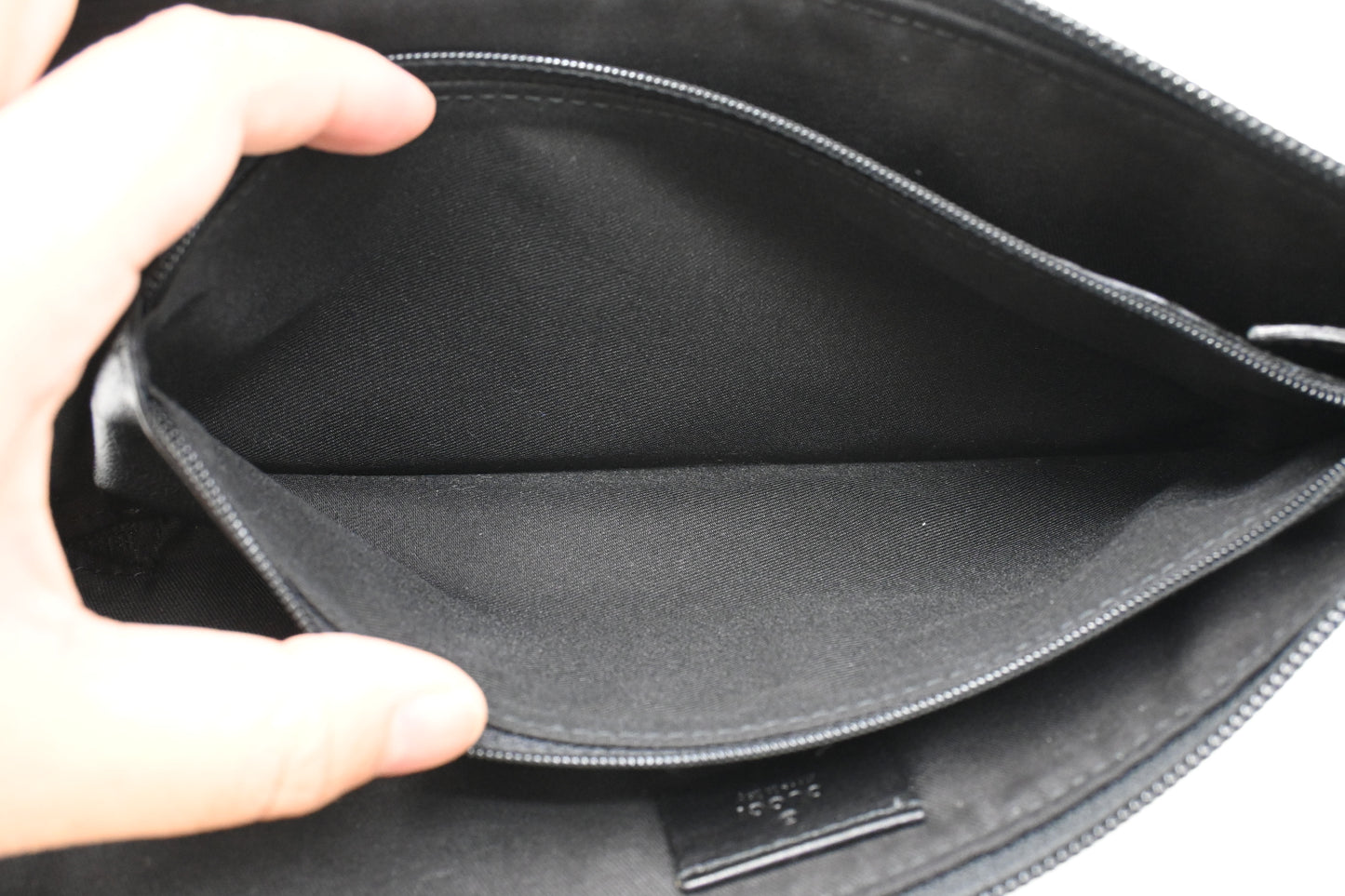 Gucci Pouch in Black Guccissima Leather