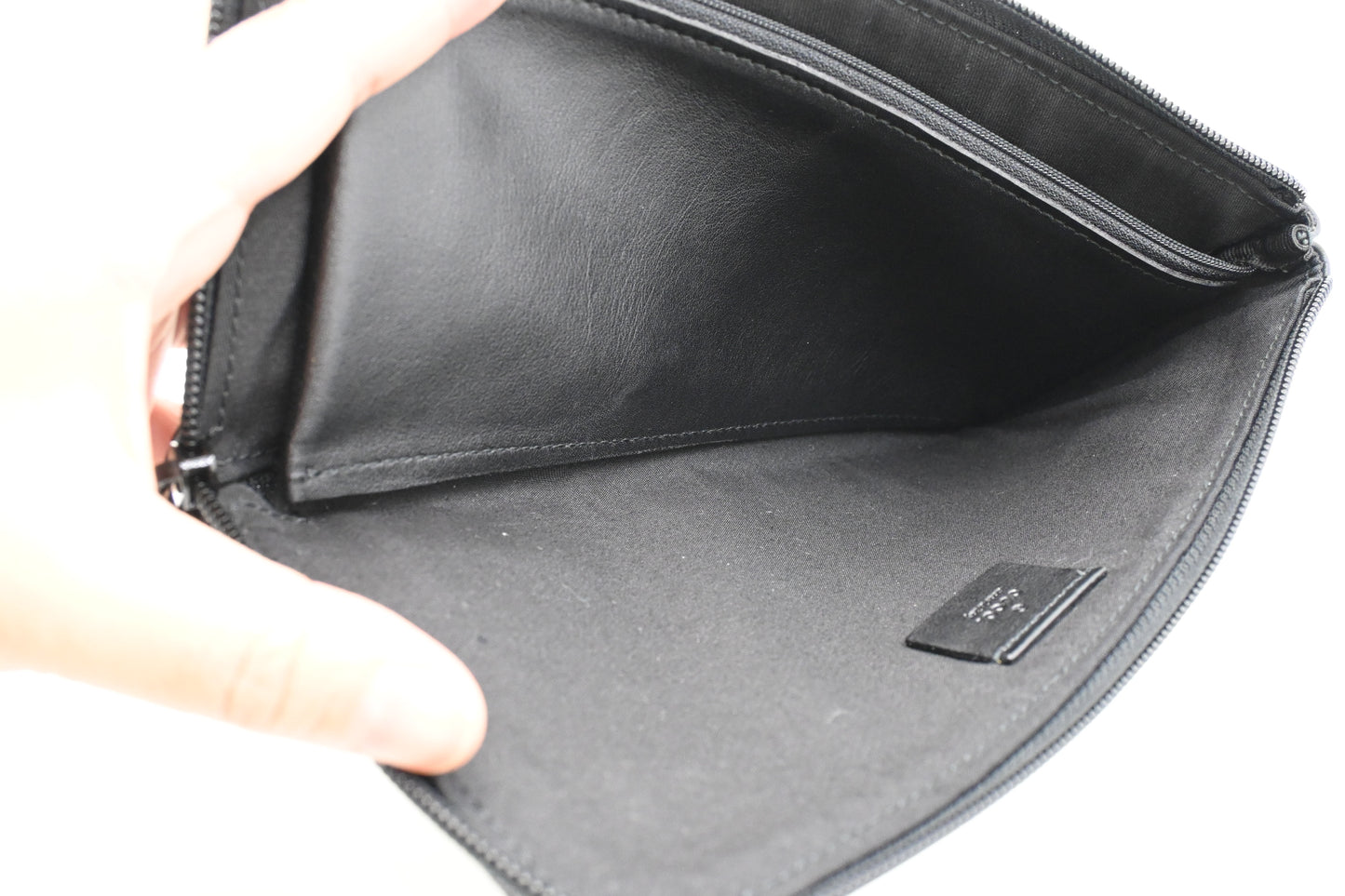 Gucci Pouch in Black Guccissima Leather