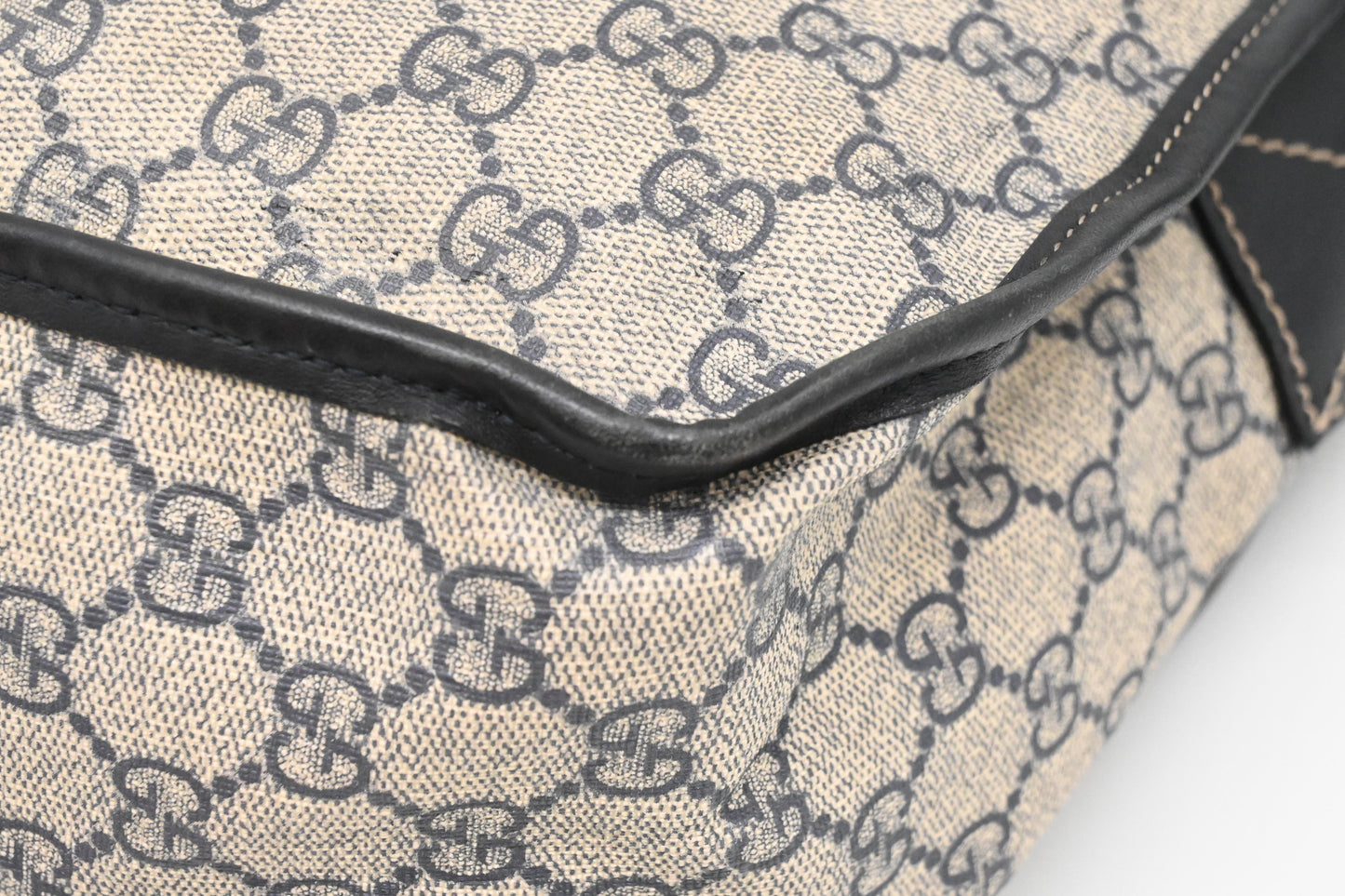 Gucci Messenger Bag in GG Supreme Canvas
