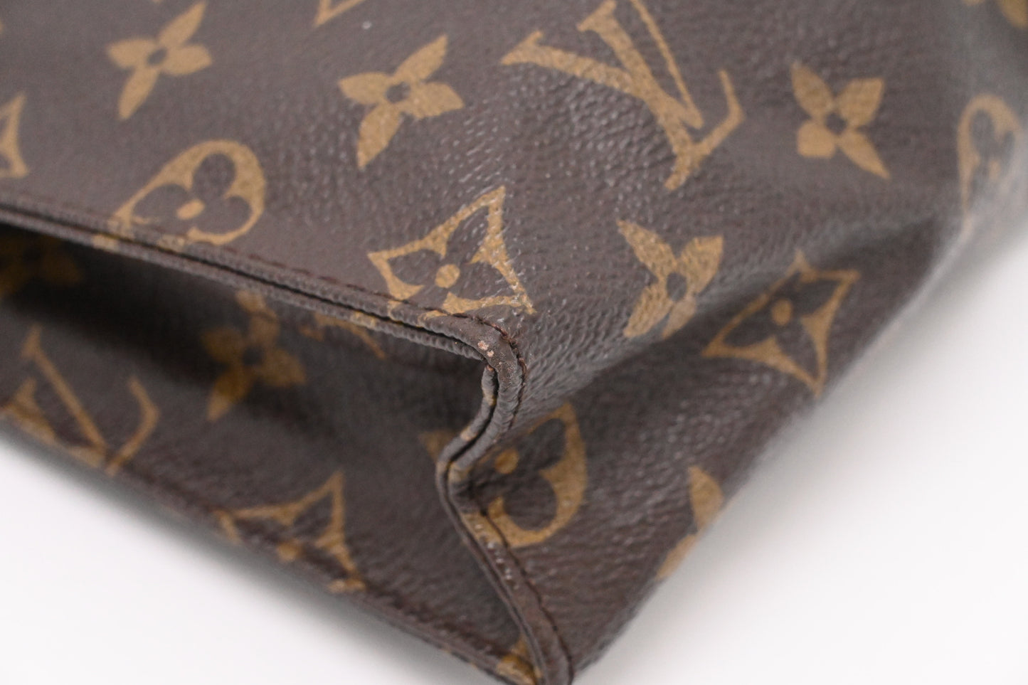 Louis Vuitton Toiletry 26 in Monogram Canvas