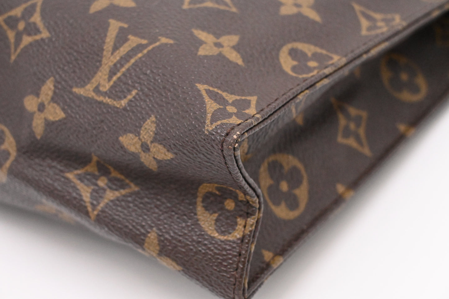 Louis Vuitton Toiletry 26 in Monogram Canvas