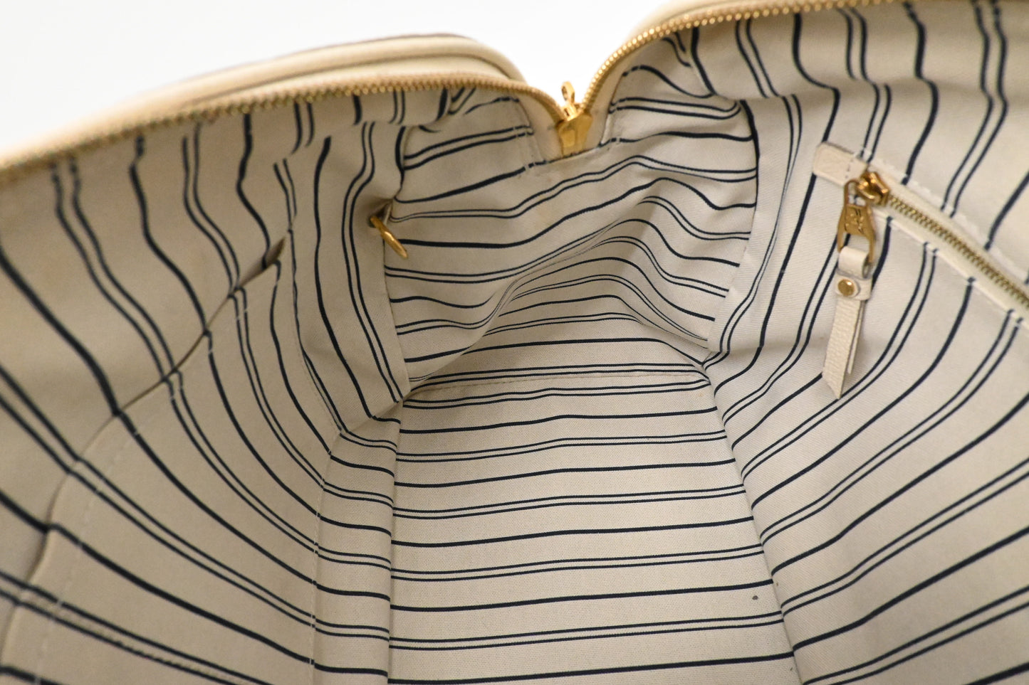 Louis Vuitton Speedy 30 Bandouliere in Off White Empreinte Leather