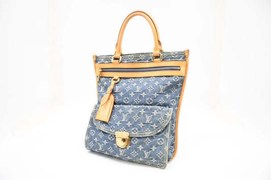 Louis Vuitton Flat Shopper in Blue Denim Canvas