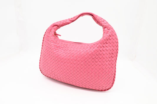 Bottega Veneta Hobo Bag in Pink Intrecciato Leather