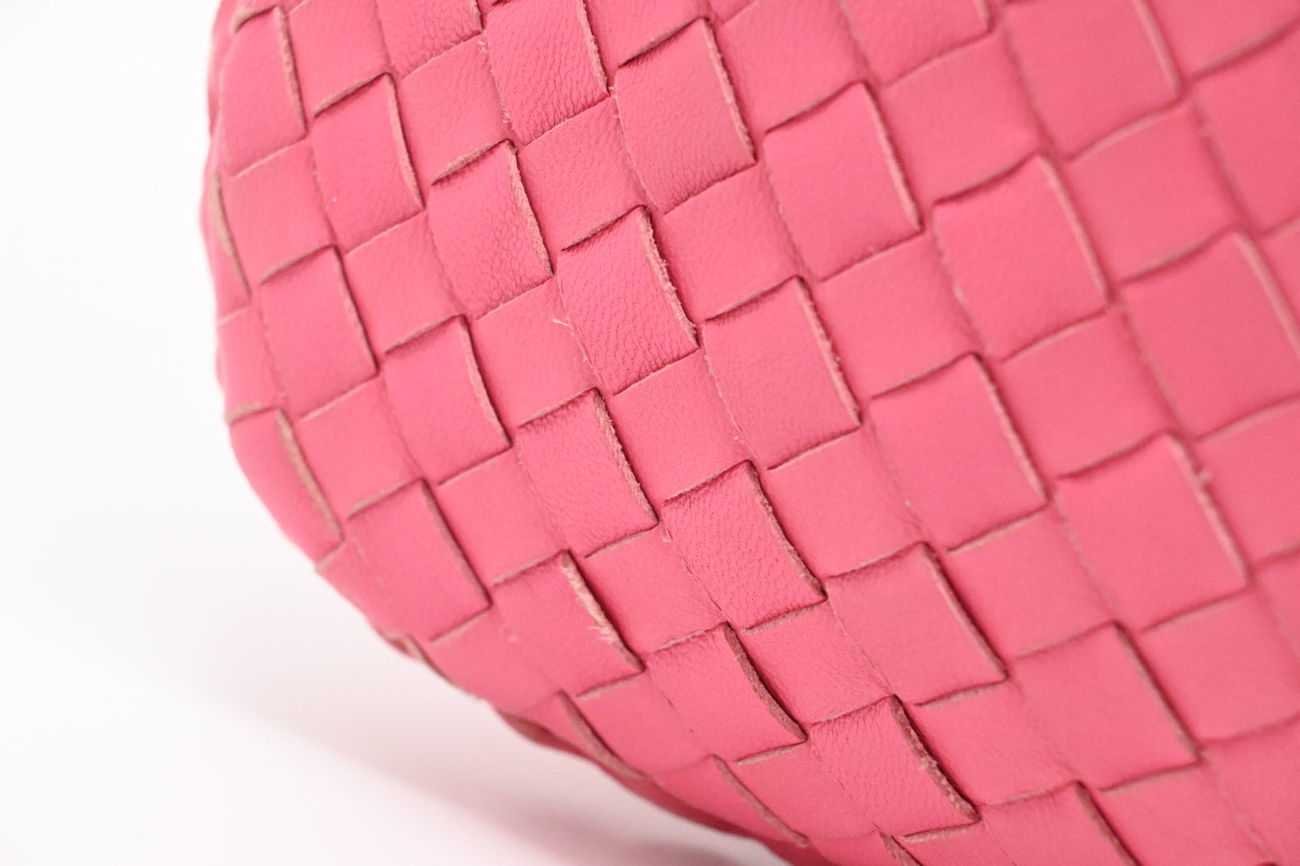 Bottega Veneta Hobo Bag in Pink Intrecciato Leather