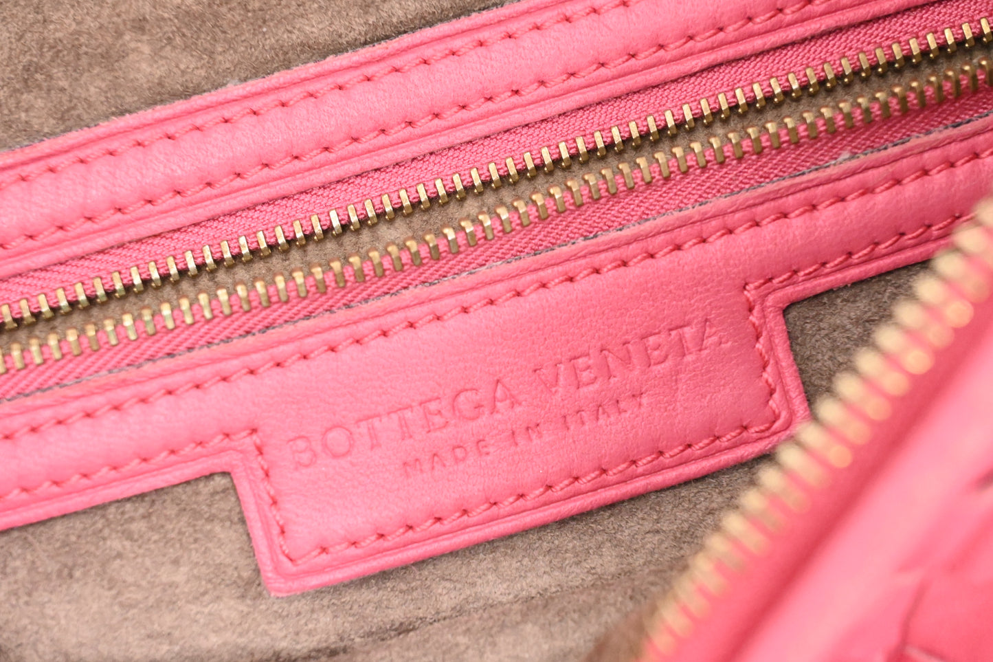 Bottega Veneta Hobo Bag in Pink Intrecciato Leather