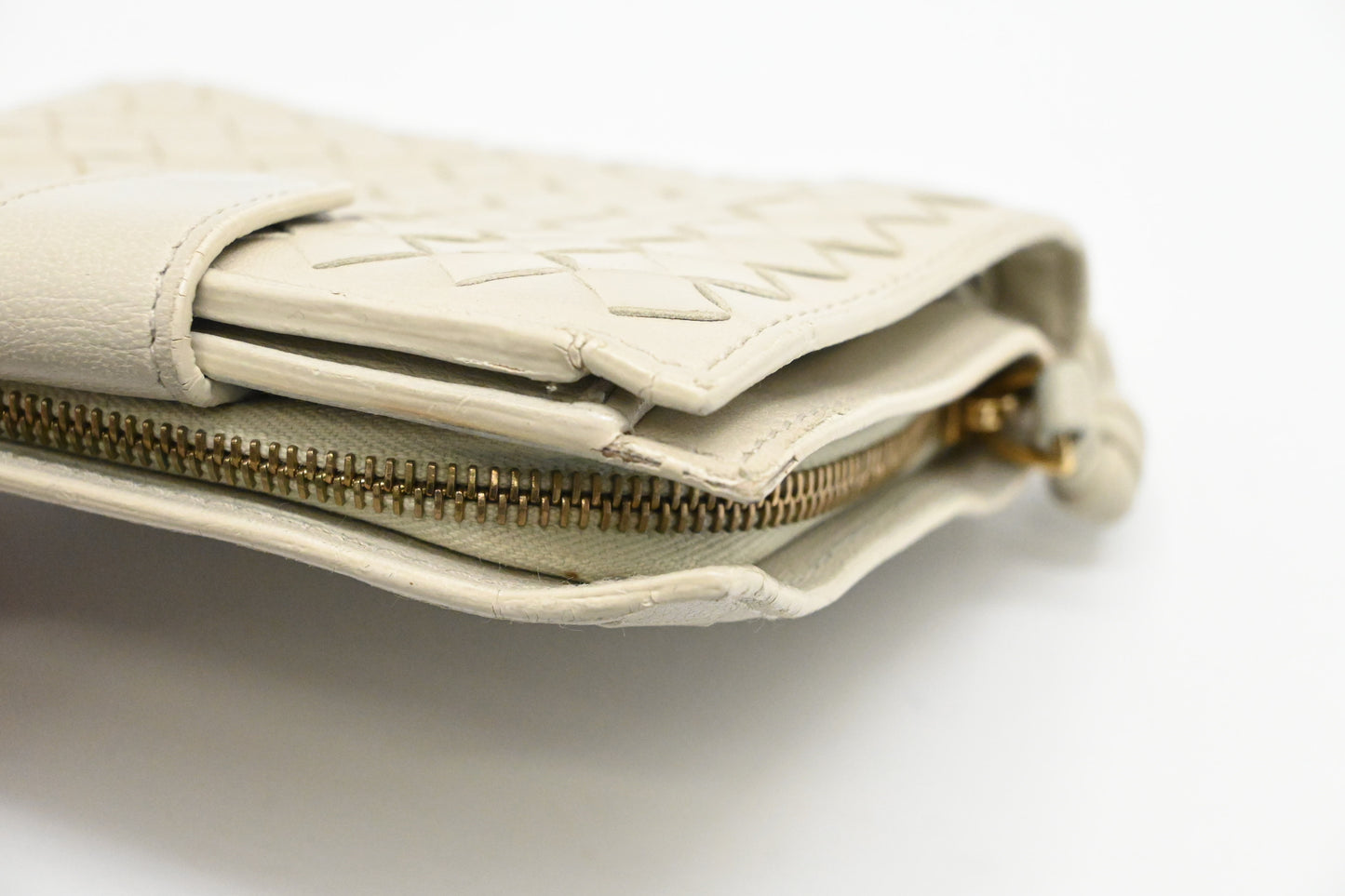 Bottega Veneta Compact Wallet in Off-White Intrecciato Leather