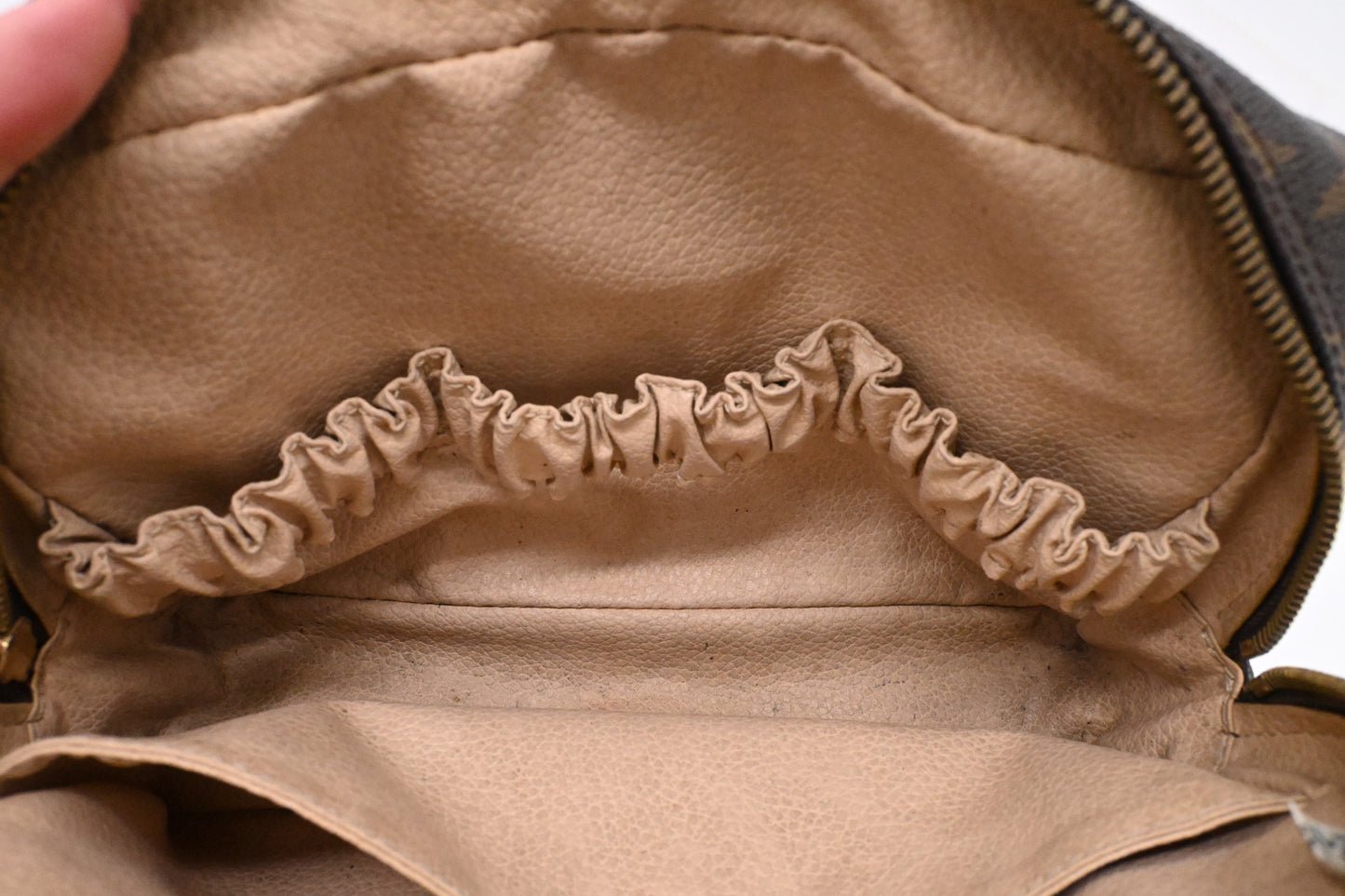 Louis Vuitton Trousse 23 in Monogram Canvas