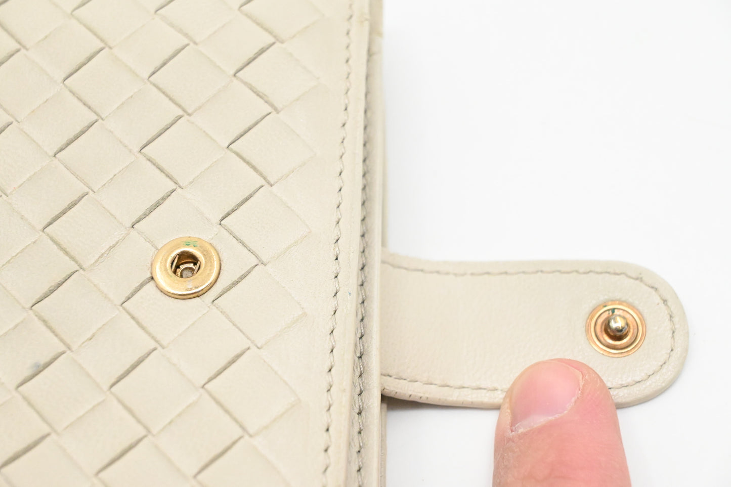 Bottega Veneta Compact Wallet in Off-White Intrecciato Leather