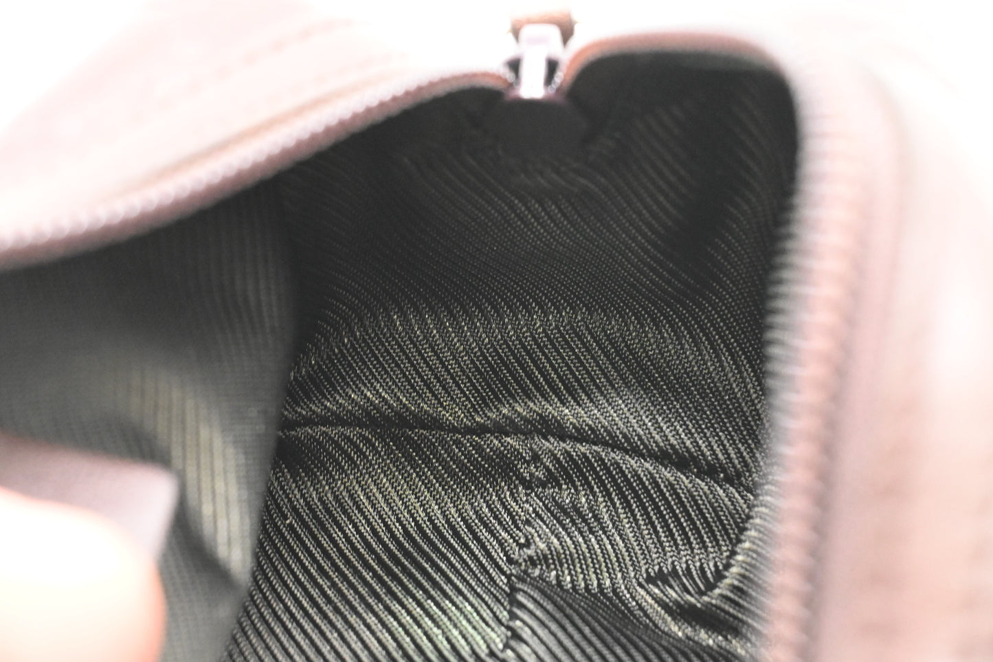 Gucci Cosmetics Pouch in Dark Brown Guccissima Leather