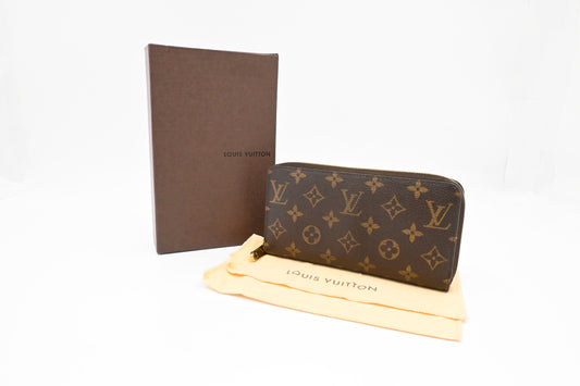 Louis Vuitton Zippy Wallet in Monogram Canvas