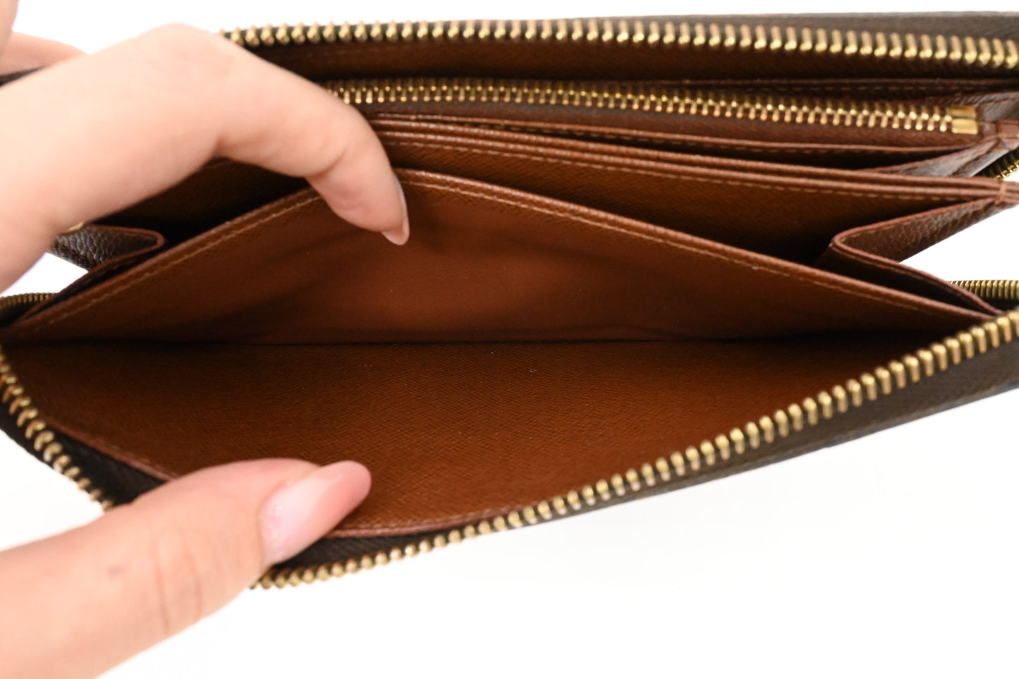 Louis Vuitton Zippy Wallet in Monogram Canvas
