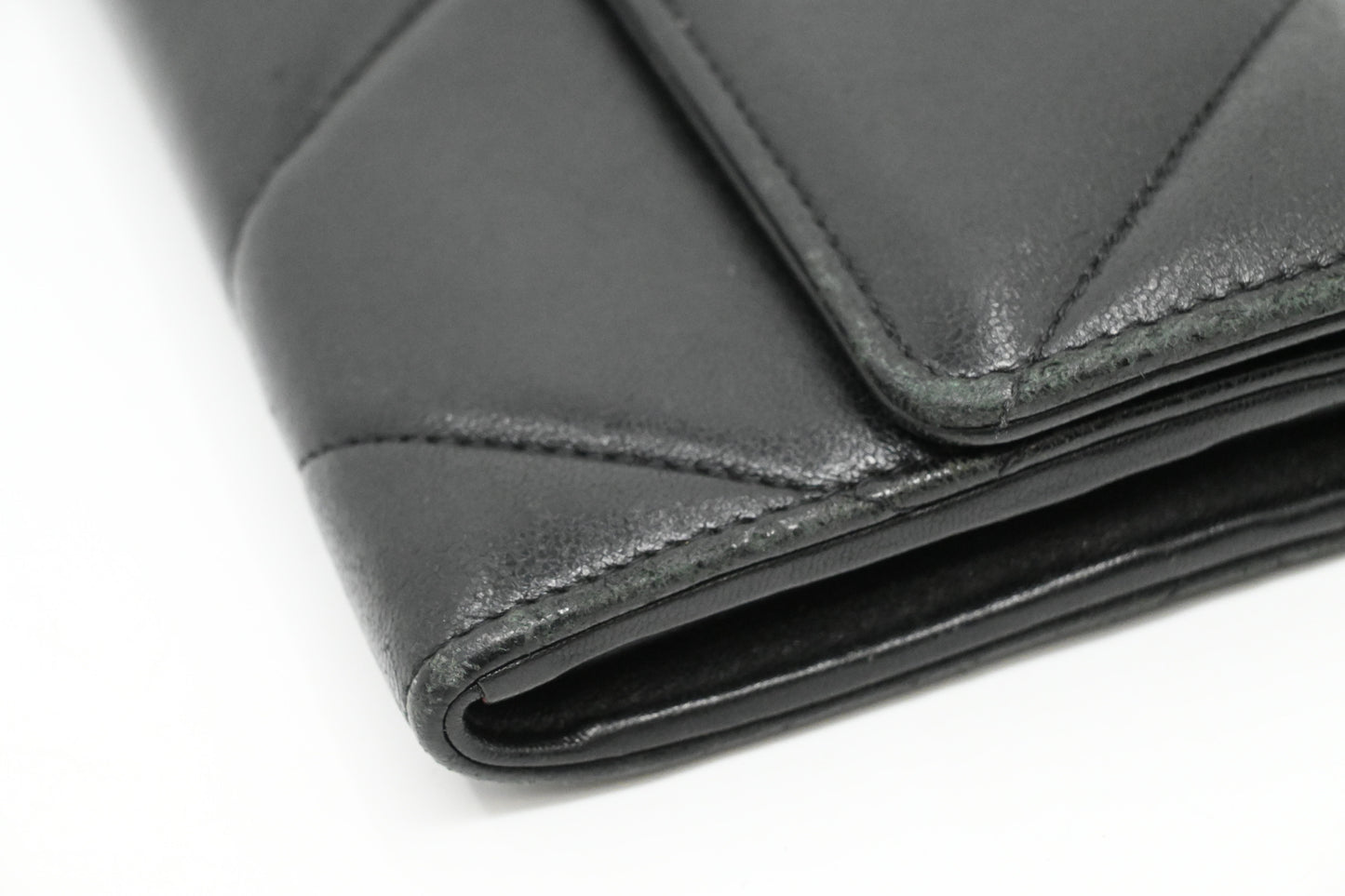 Chanel 19 Wallet in Black Matelasse Leather
