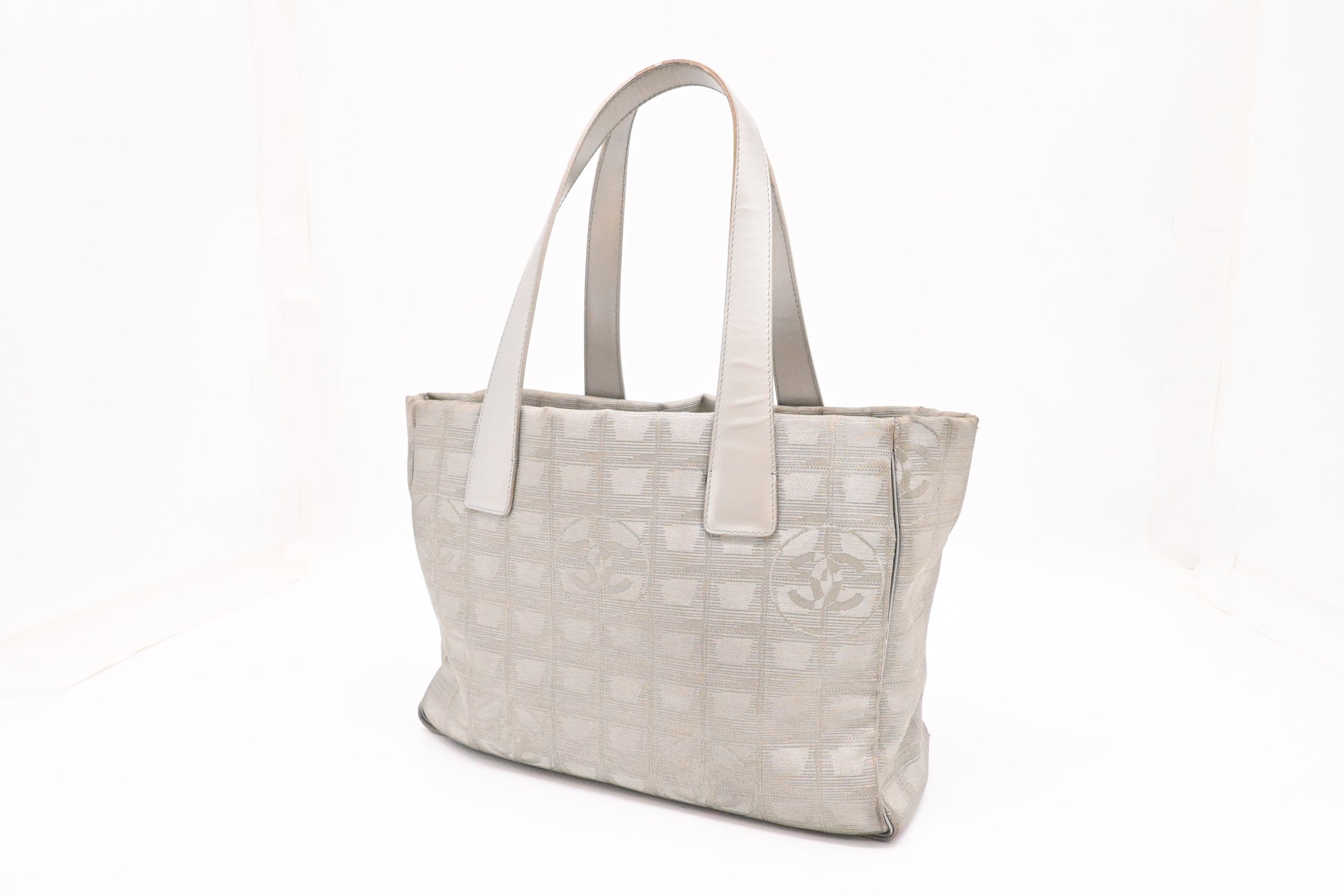 Chanel Small New Travel Line Tote in Silver Canvas – Weekly Lux Drop