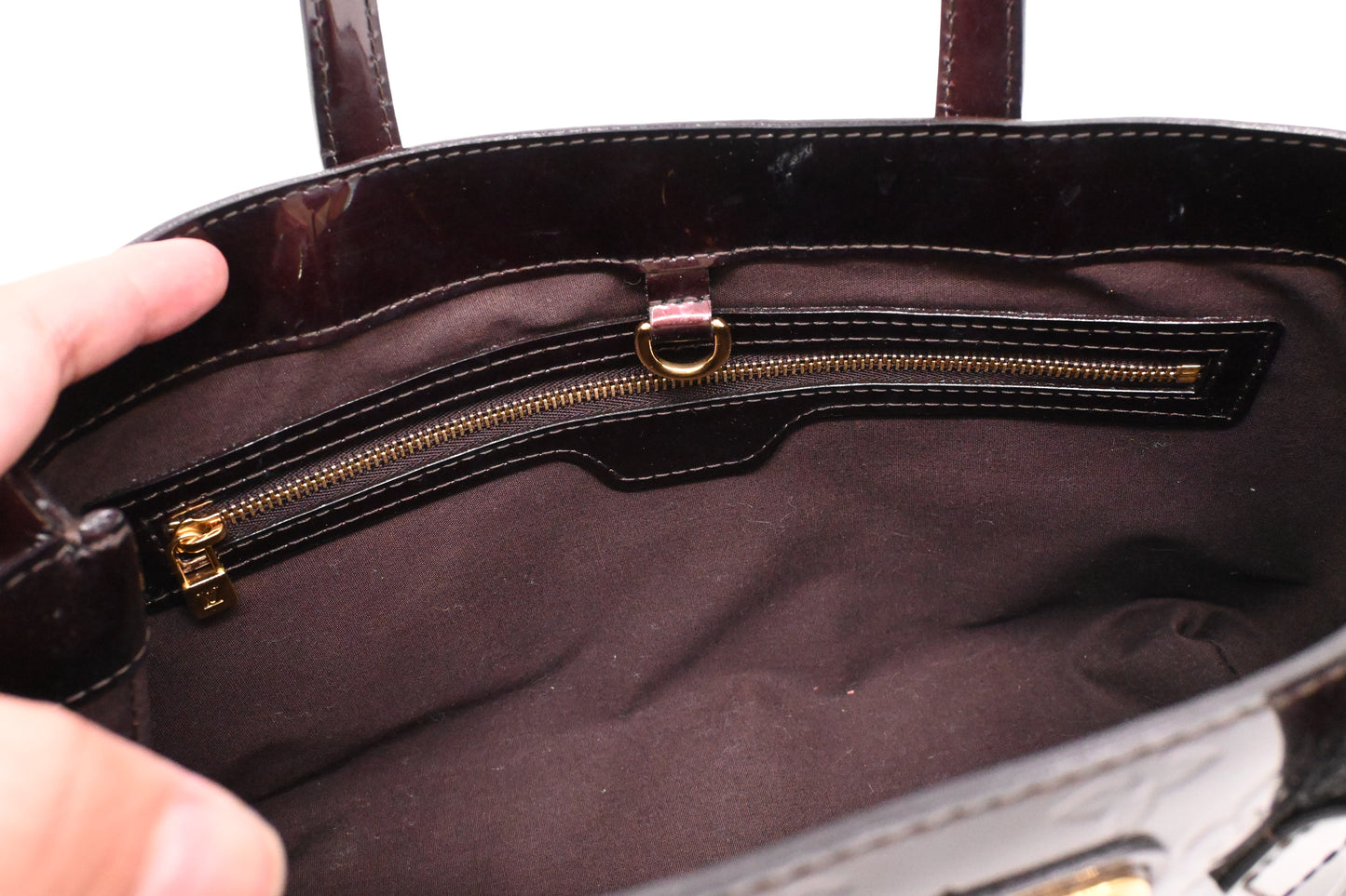 Louis Vuitton Wilshire PM in Amarante Vernis Leather