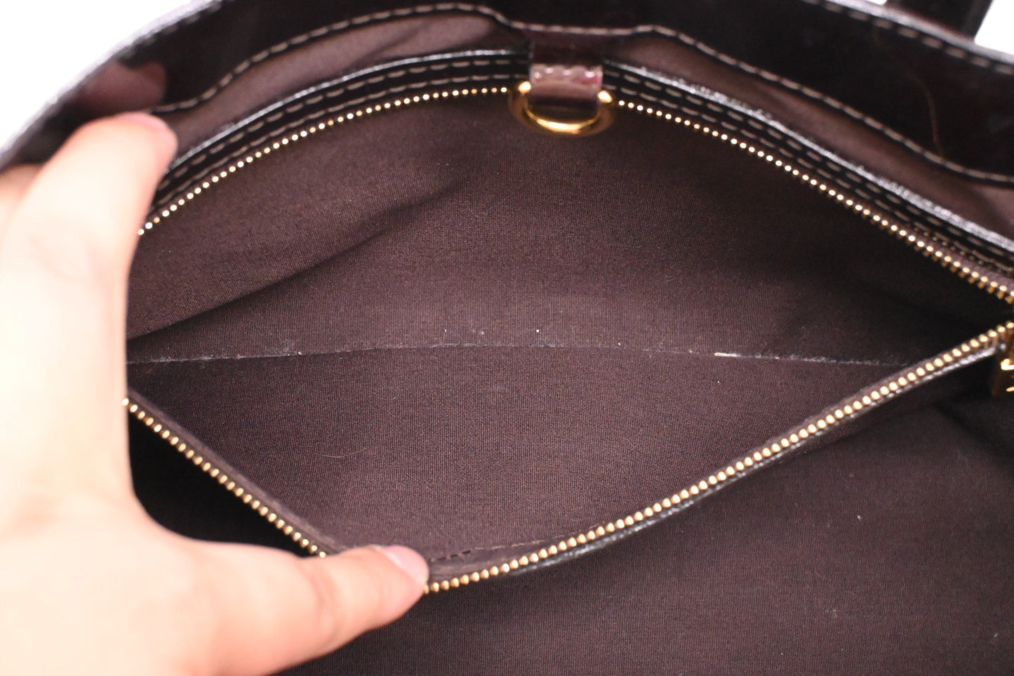 Louis Vuitton Wilshire PM in Amarante Vernis Leather
