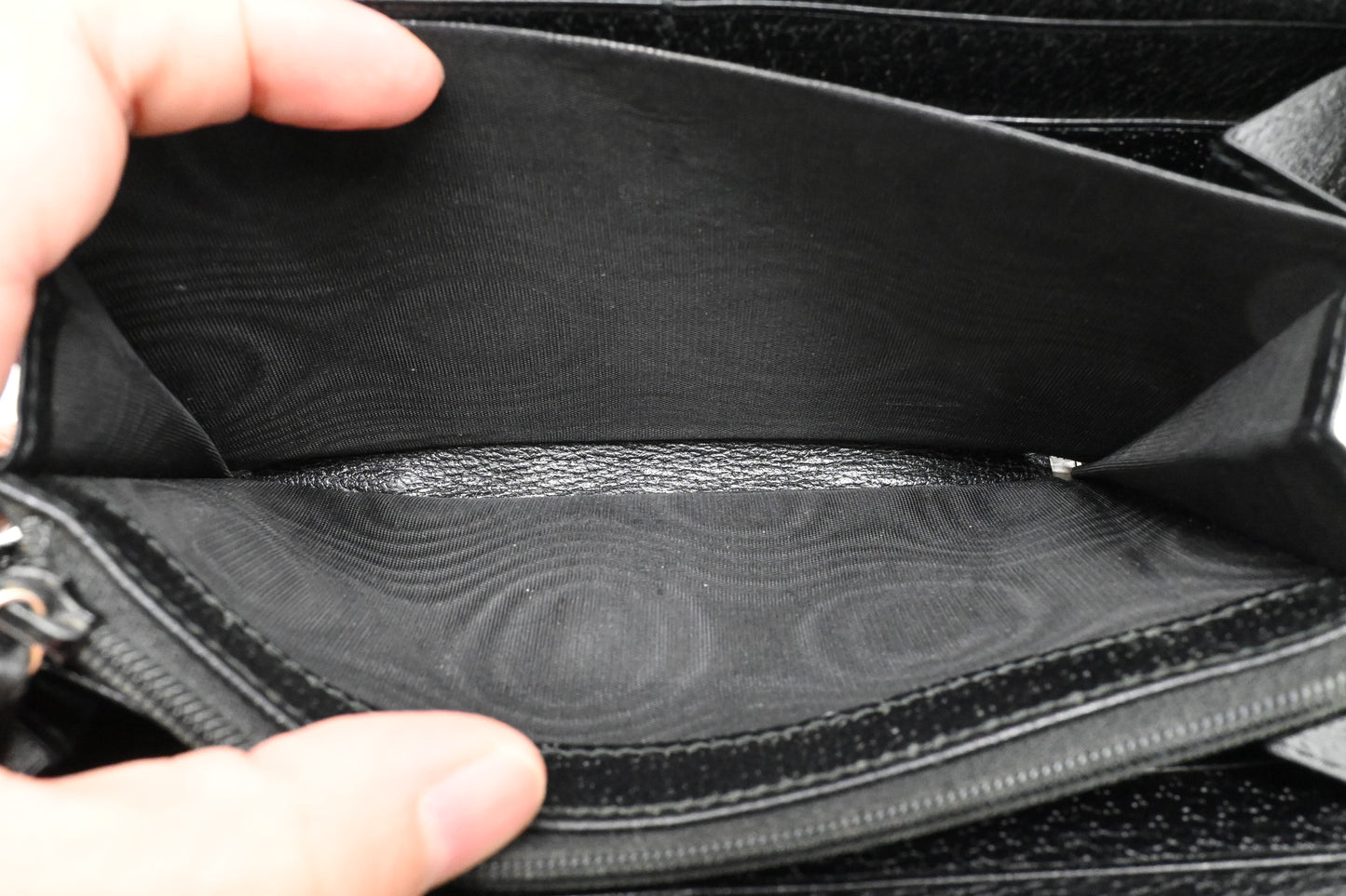 Gucci Zippy Wallet in Black Leather