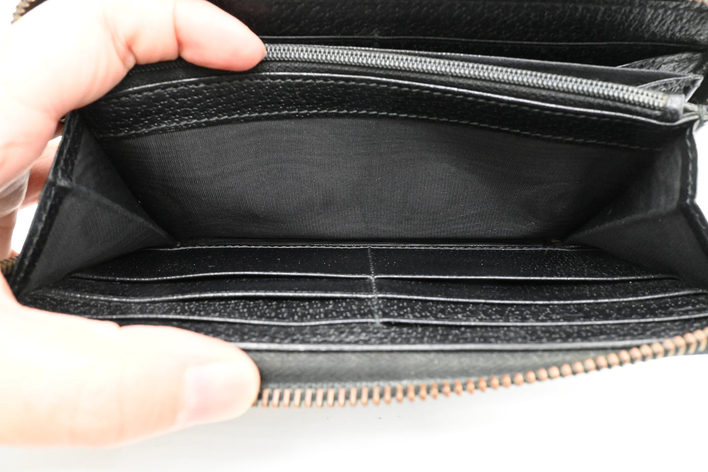 Gucci Zippy Wallet in Black Leather