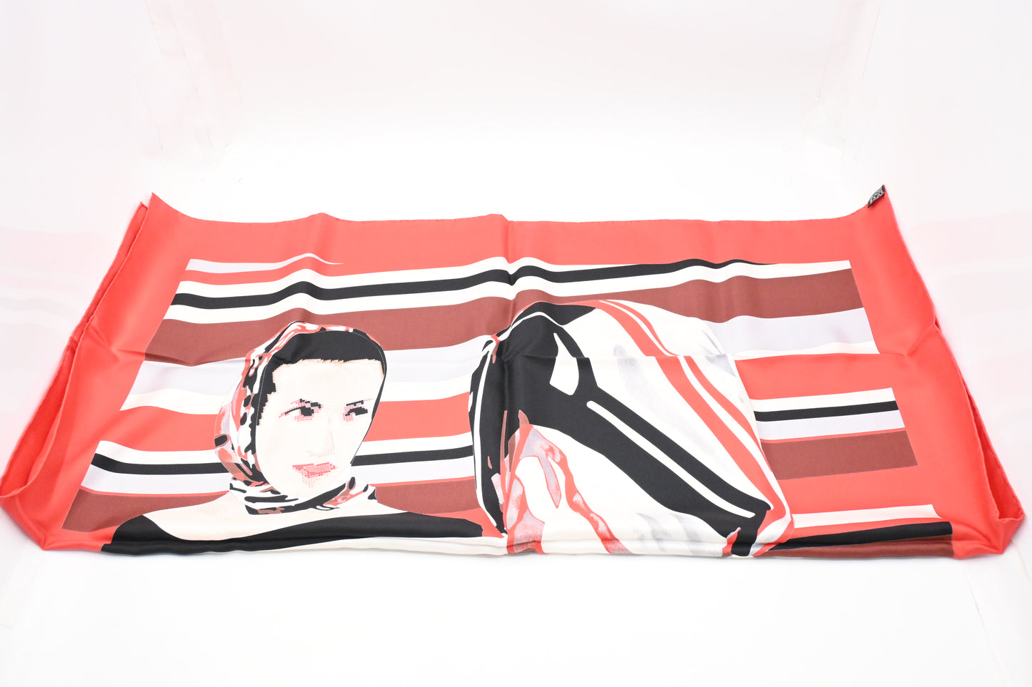 Hermes Carre 90 "La Femme au Carré"