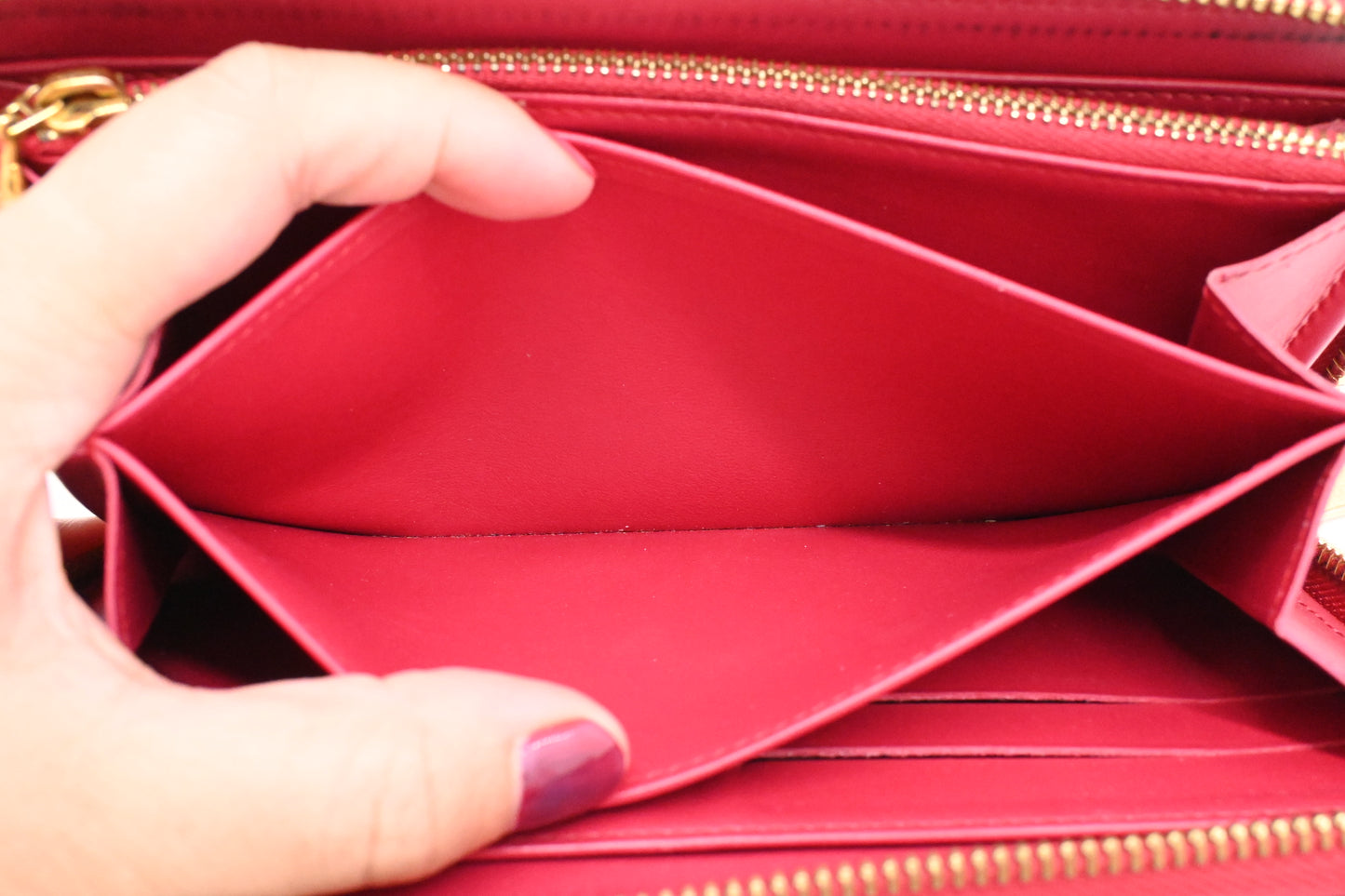Louis Vuitton Zippy Wallet in Rose Indian Sweet Monogram Vernis Leather