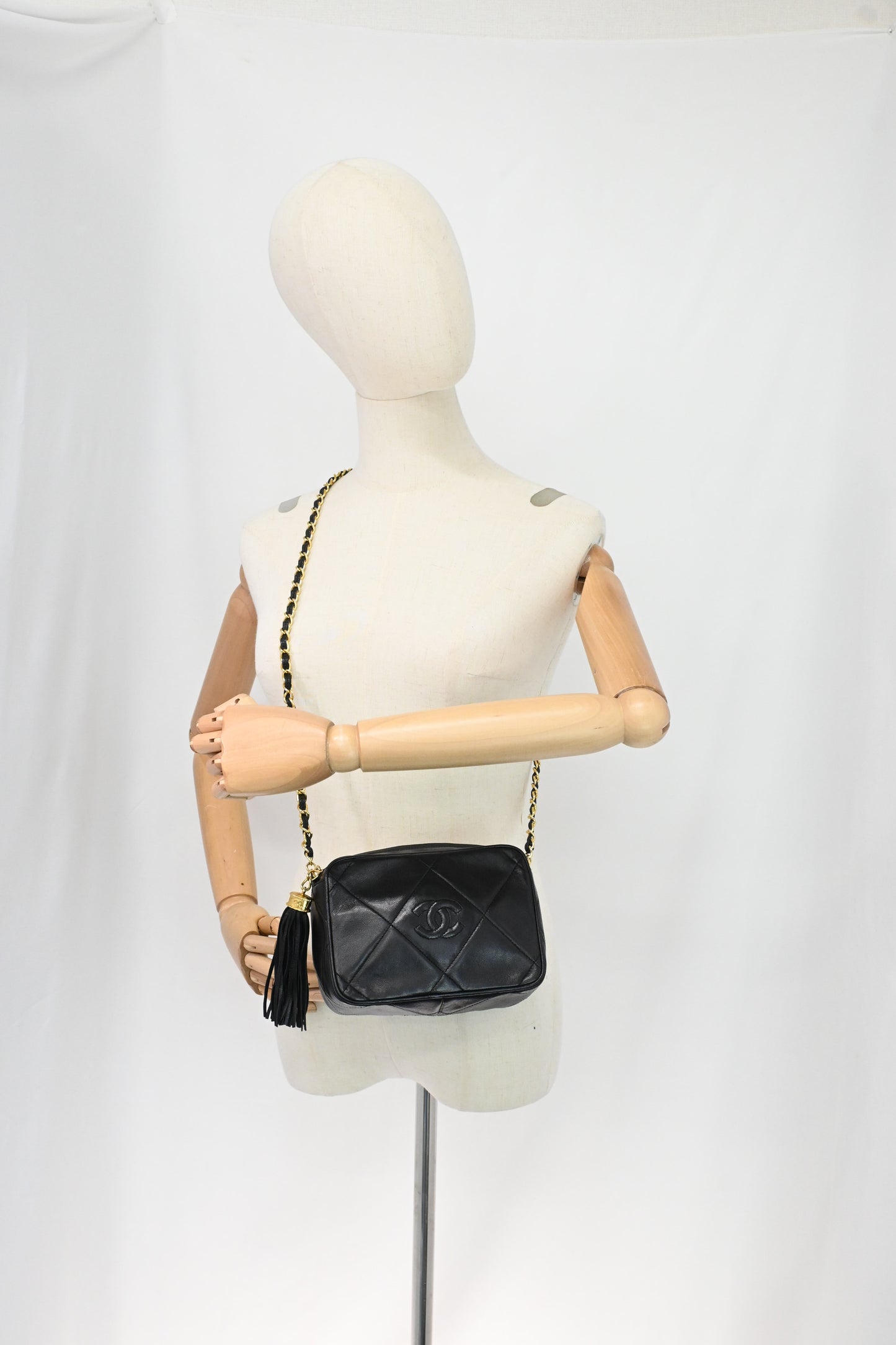 Chanel Chain Shoulder Bag in Black Leather