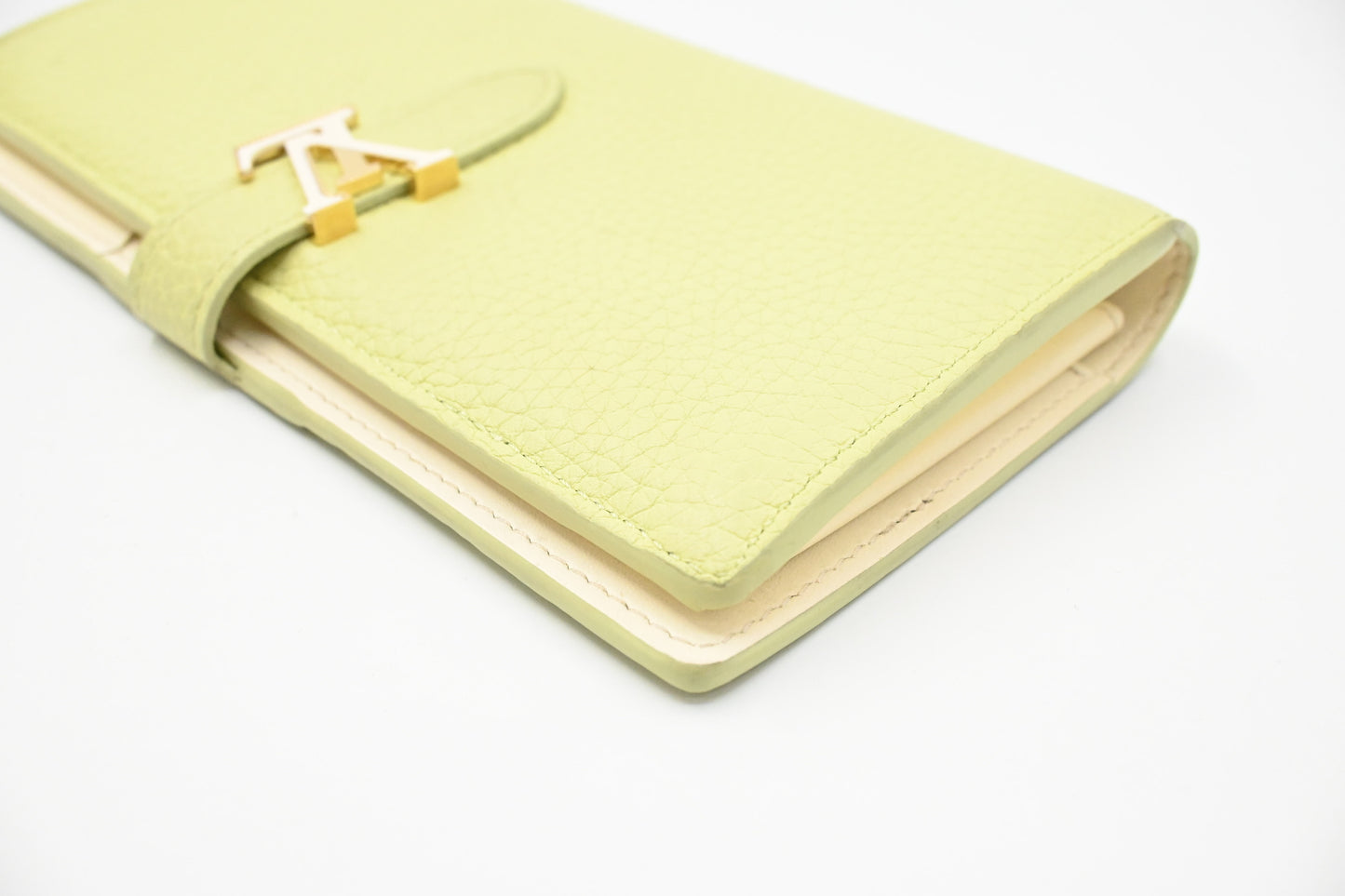 Louis Vuitton Vertical Wallet in Green Tarillon Leather