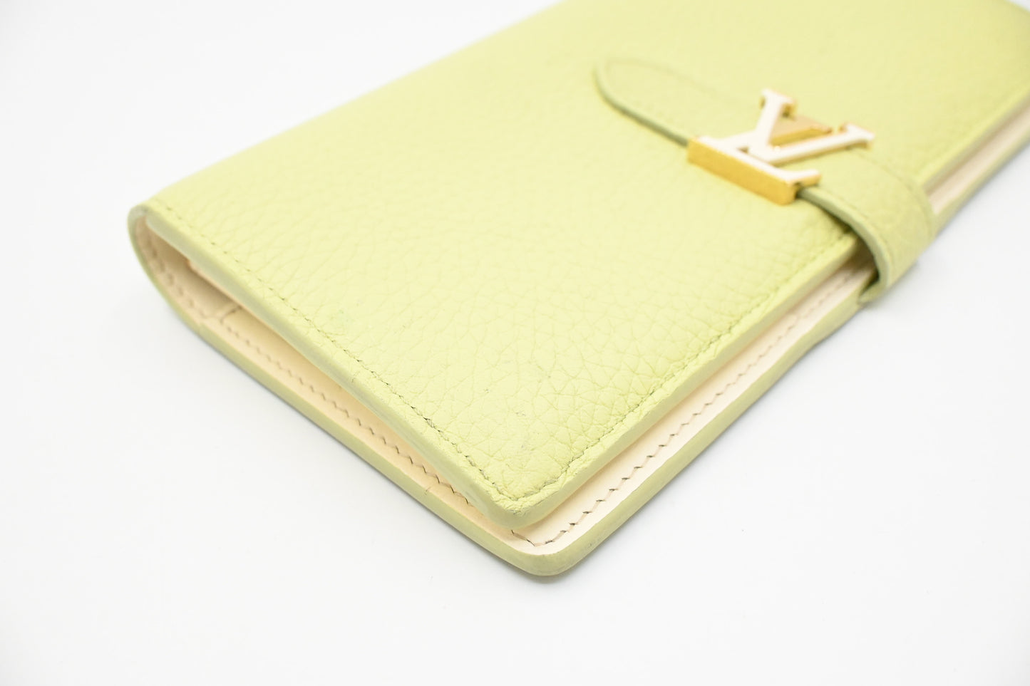 Louis Vuitton Vertical Wallet in Green Tarillon Leather