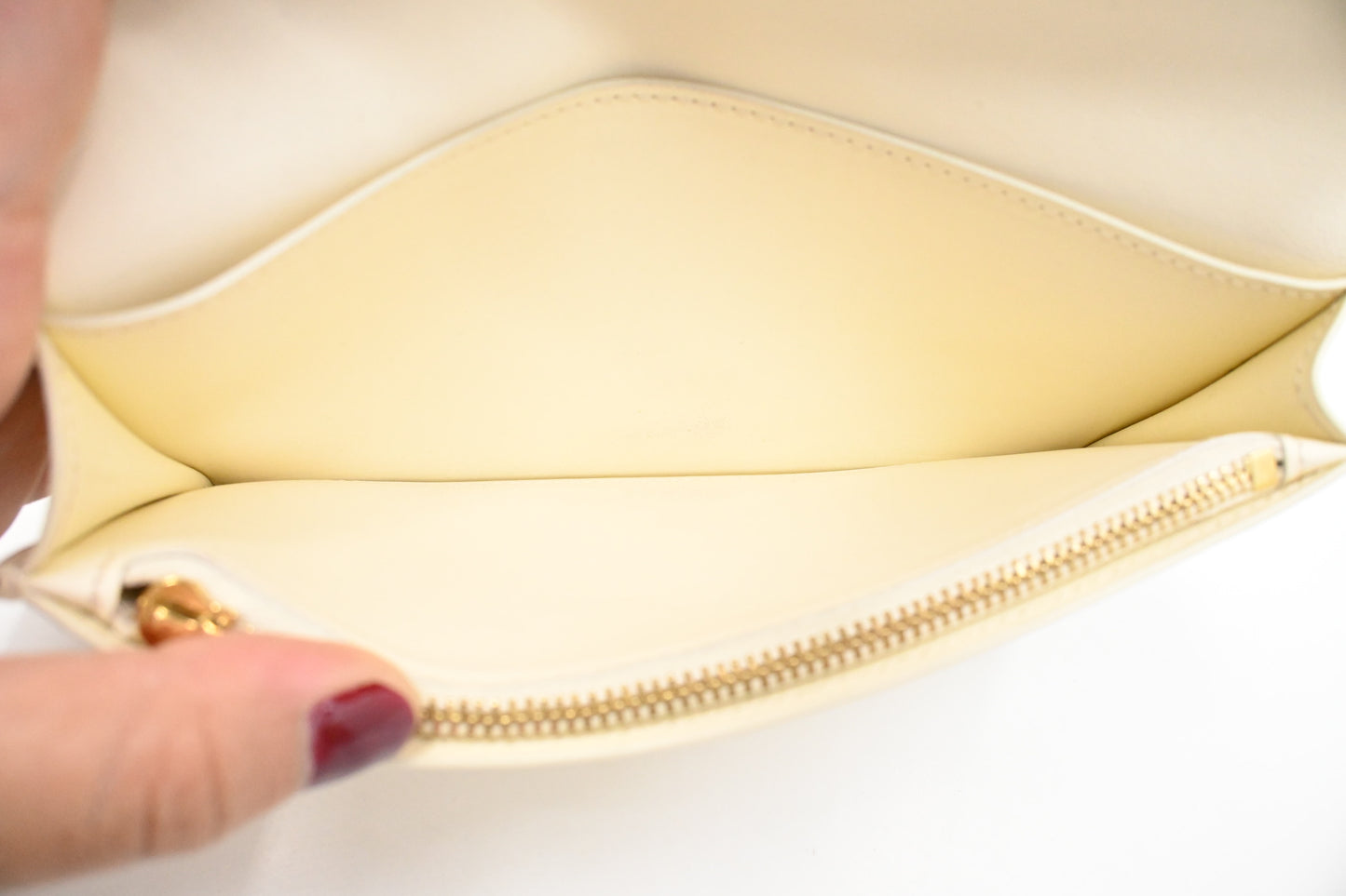 Louis Vuitton Vertical Wallet in Green Tarillon Leather
