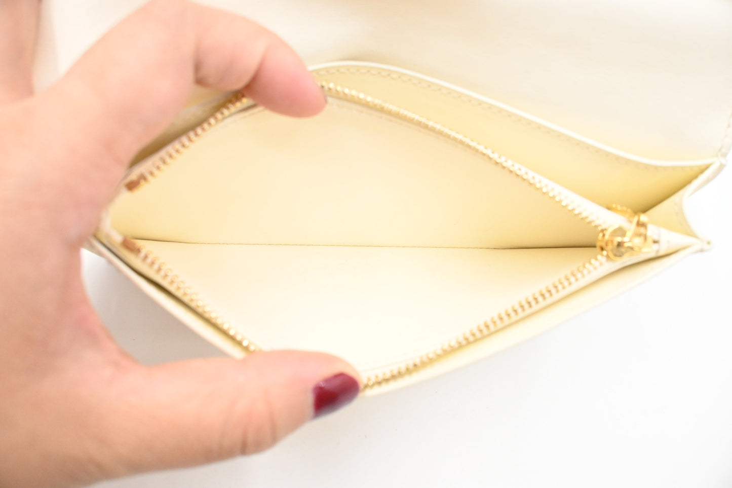 Louis Vuitton Vertical Wallet in Green Tarillon Leather