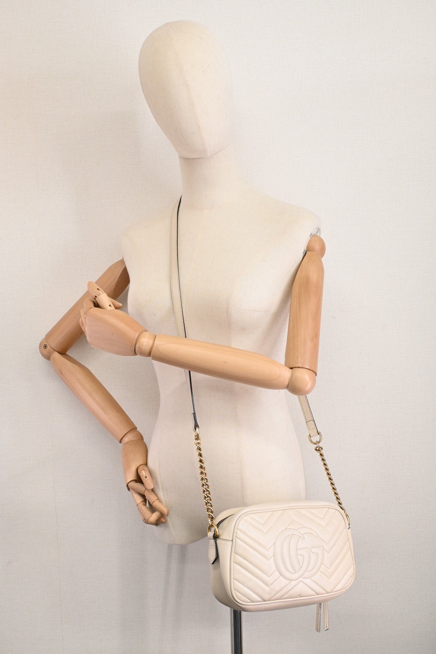 Gucci Marmont Crossbody Bag in White Leather