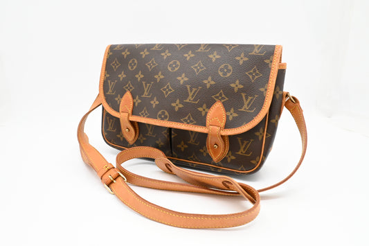 Louis Vuitton Gibeciere in Monogram Canvas