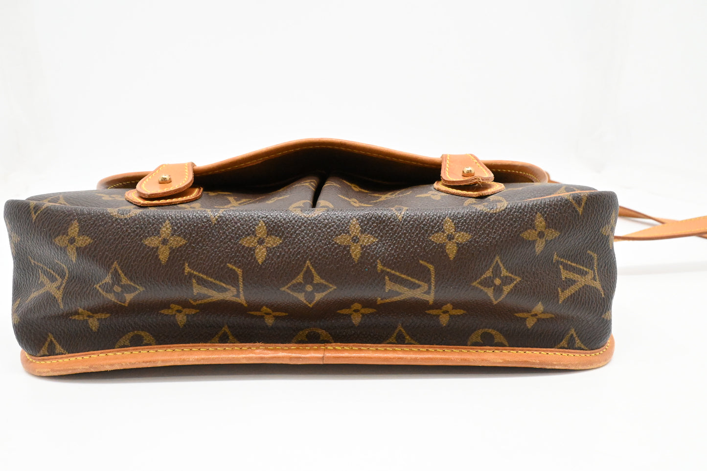 Louis Vuitton Gibeciere in Monogram Canvas