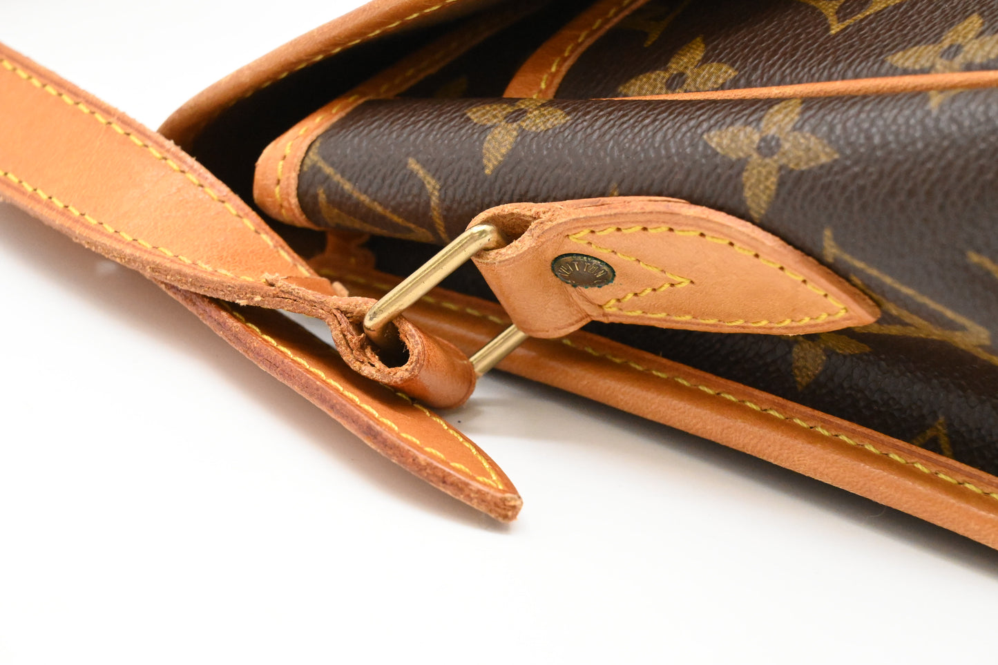 Louis Vuitton Gibeciere in Monogram Canvas