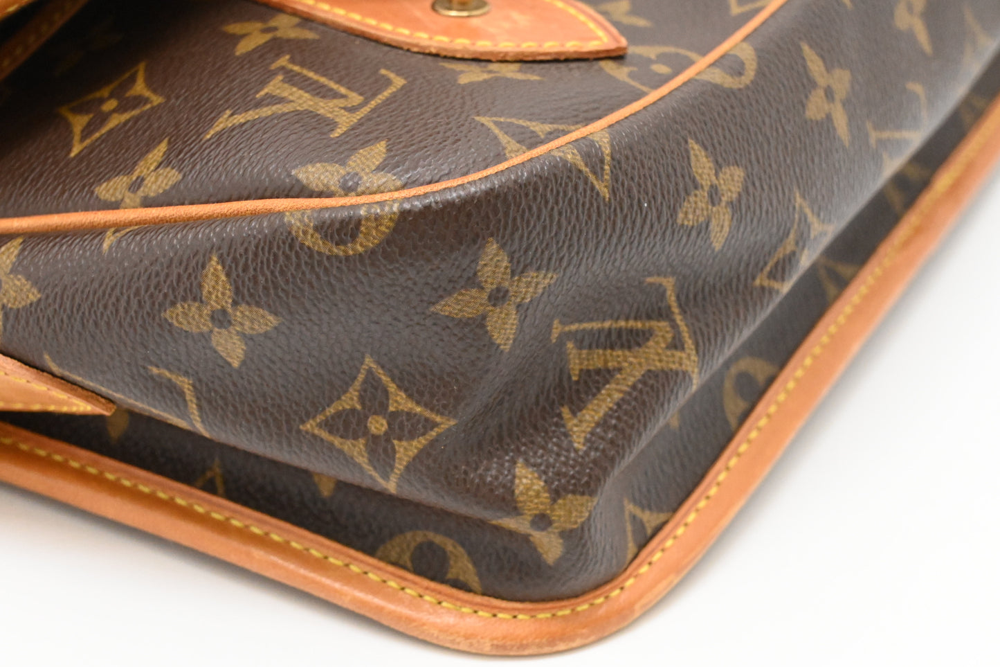 Louis Vuitton Gibeciere in Monogram Canvas