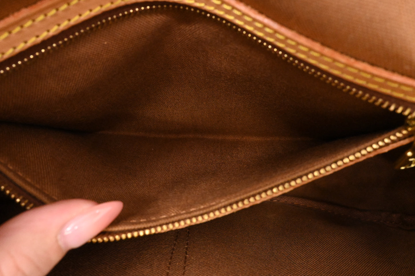 Louis Vuitton Gibeciere in Monogram Canvas