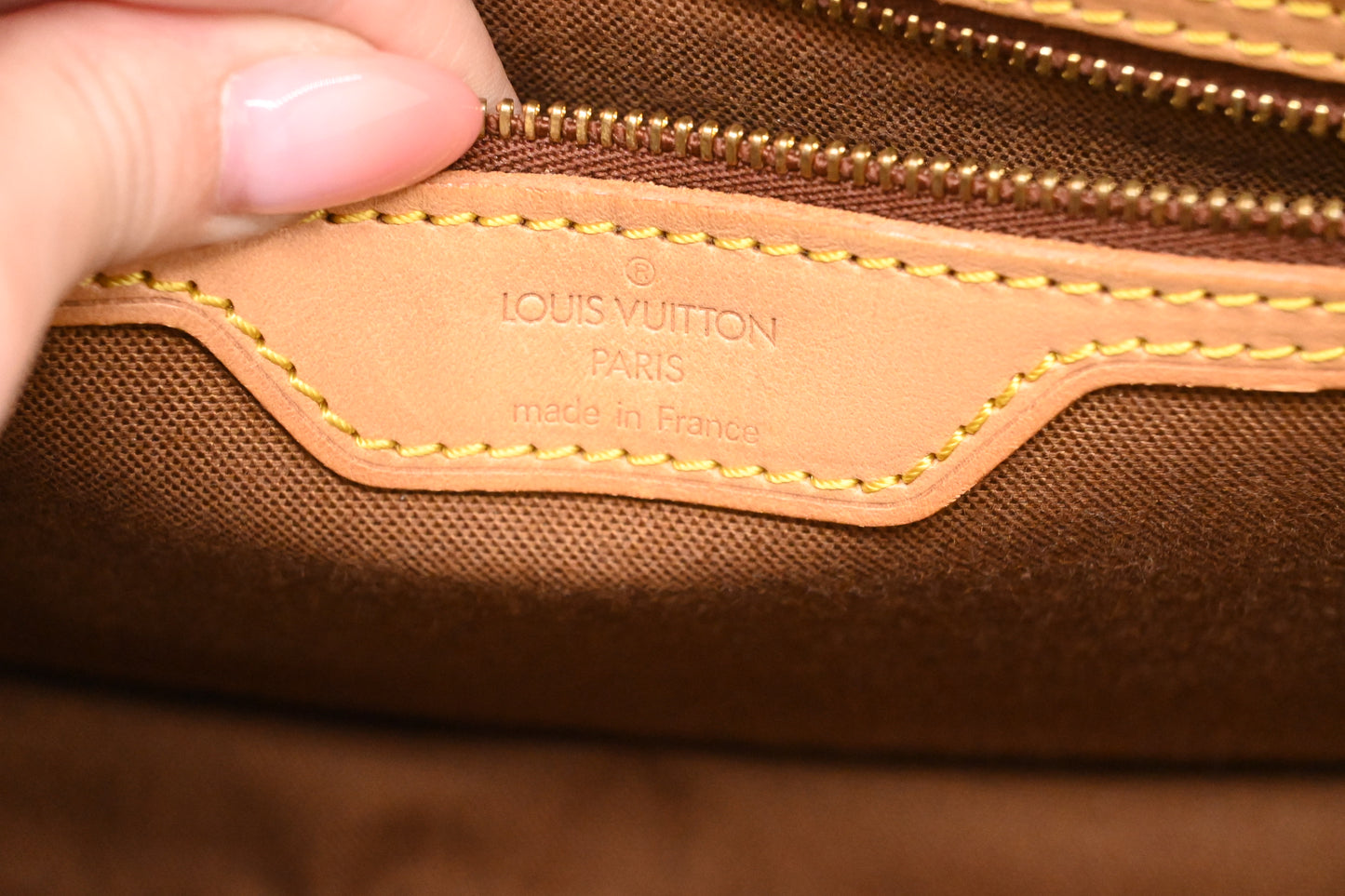 Louis Vuitton Gibeciere in Monogram Canvas