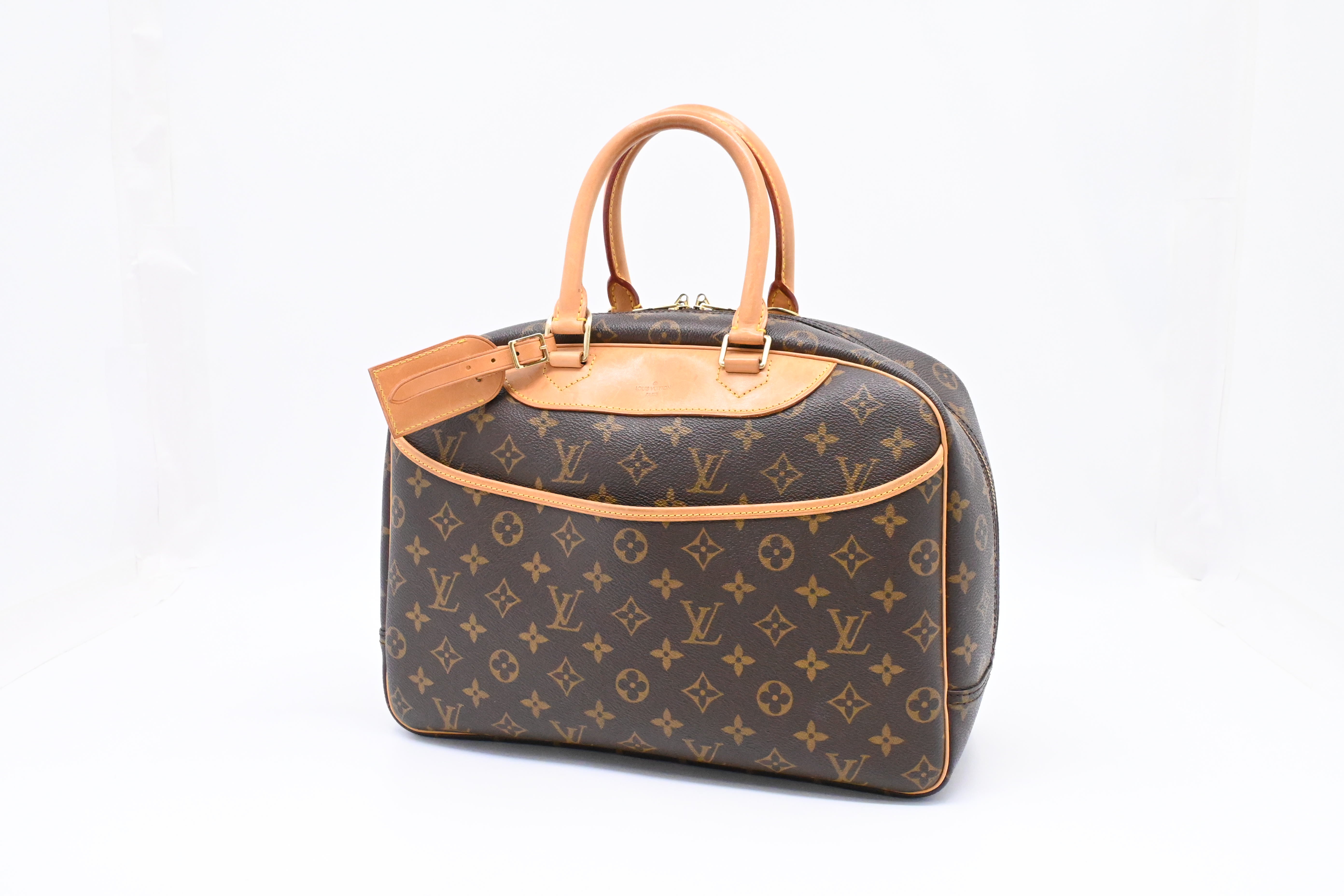 Louis Vuitton Deauville in Monogram Canvas – Weekly Lux Drop