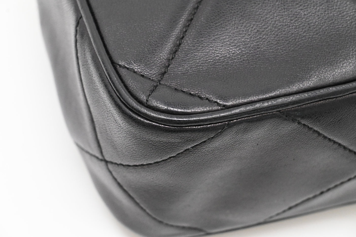 Chanel Chain Shoulder Bag in Black Leather