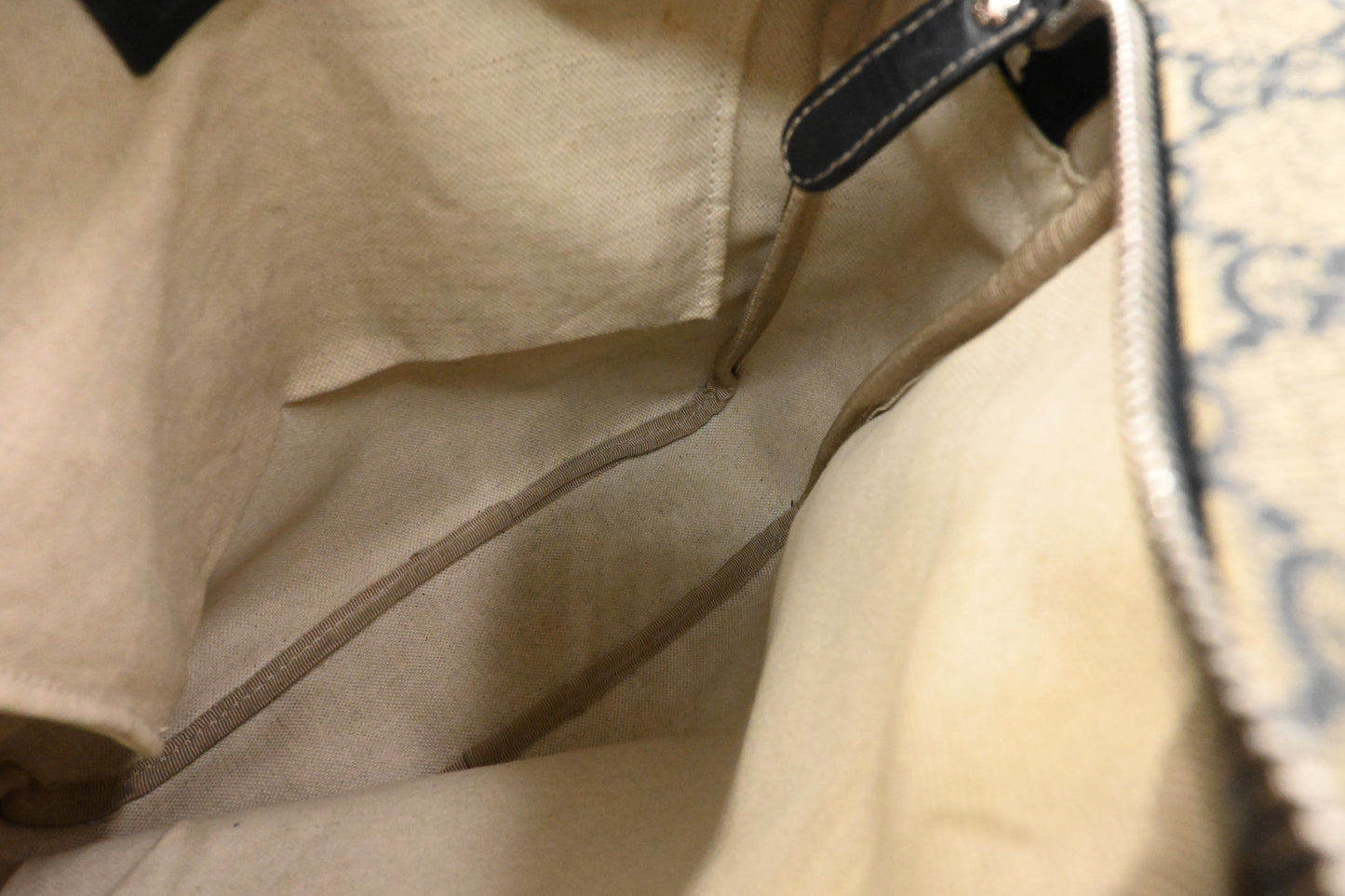 Gucci Crossbody Bag in Navy Blue GG Supreme Canvas