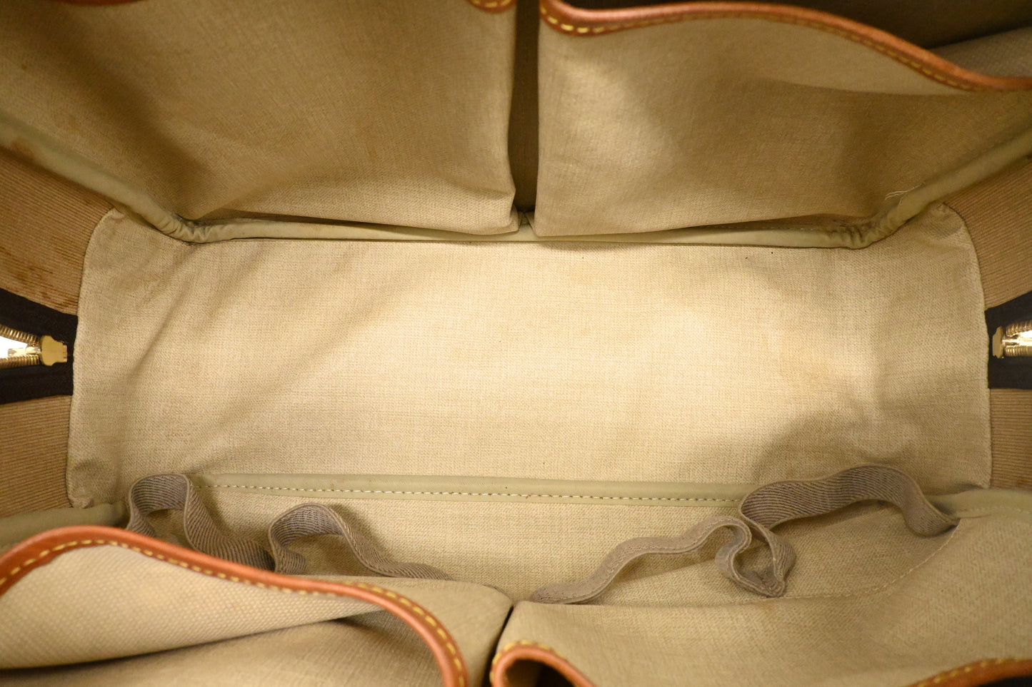 Louis Vuitton Deauville in Monogram Canvas