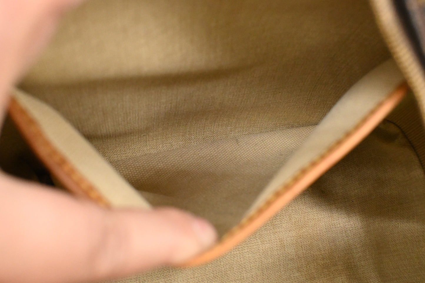 Louis Vuitton Deauville in Monogram Canvas