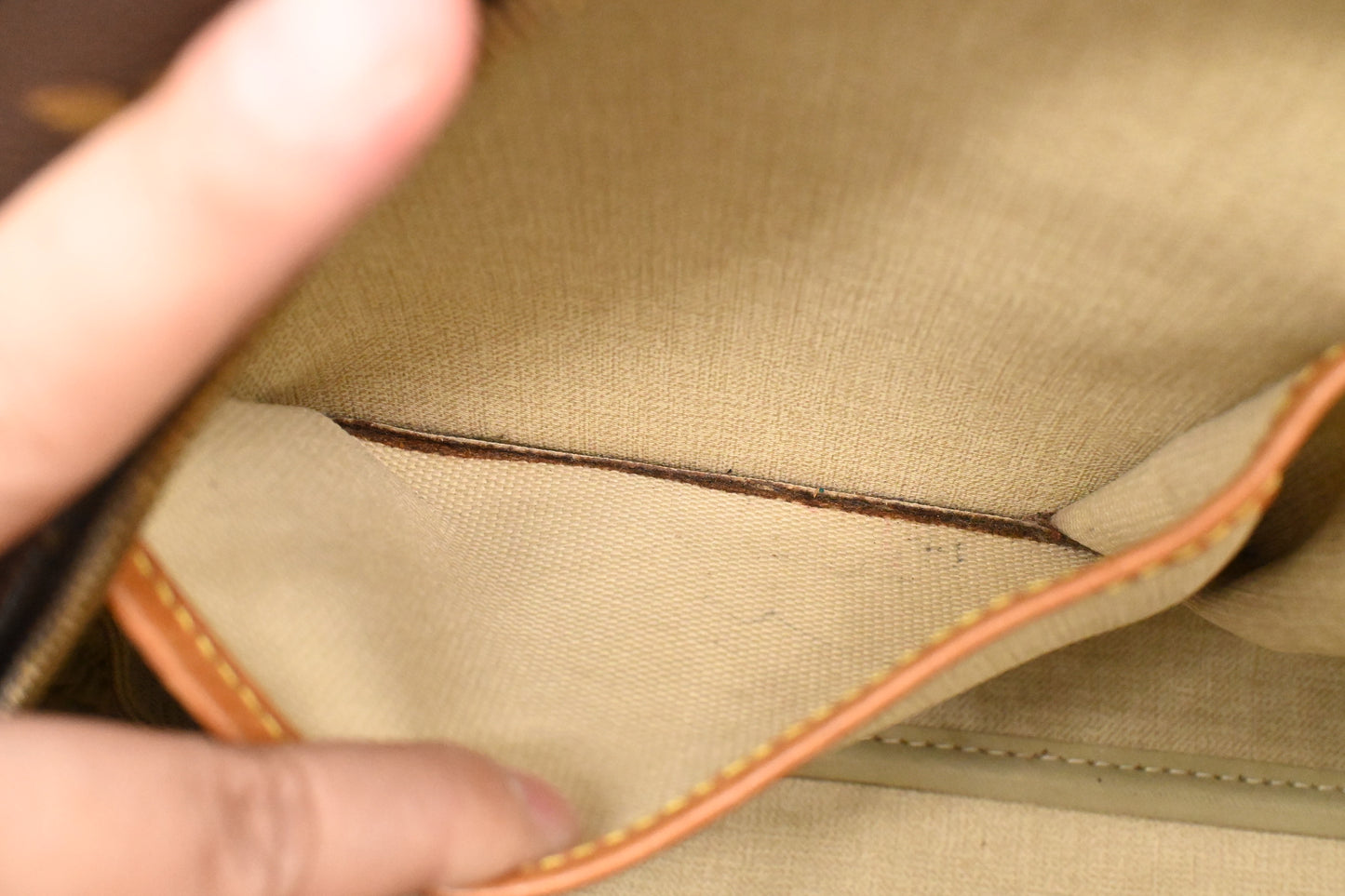 Louis Vuitton Deauville in Monogram Canvas
