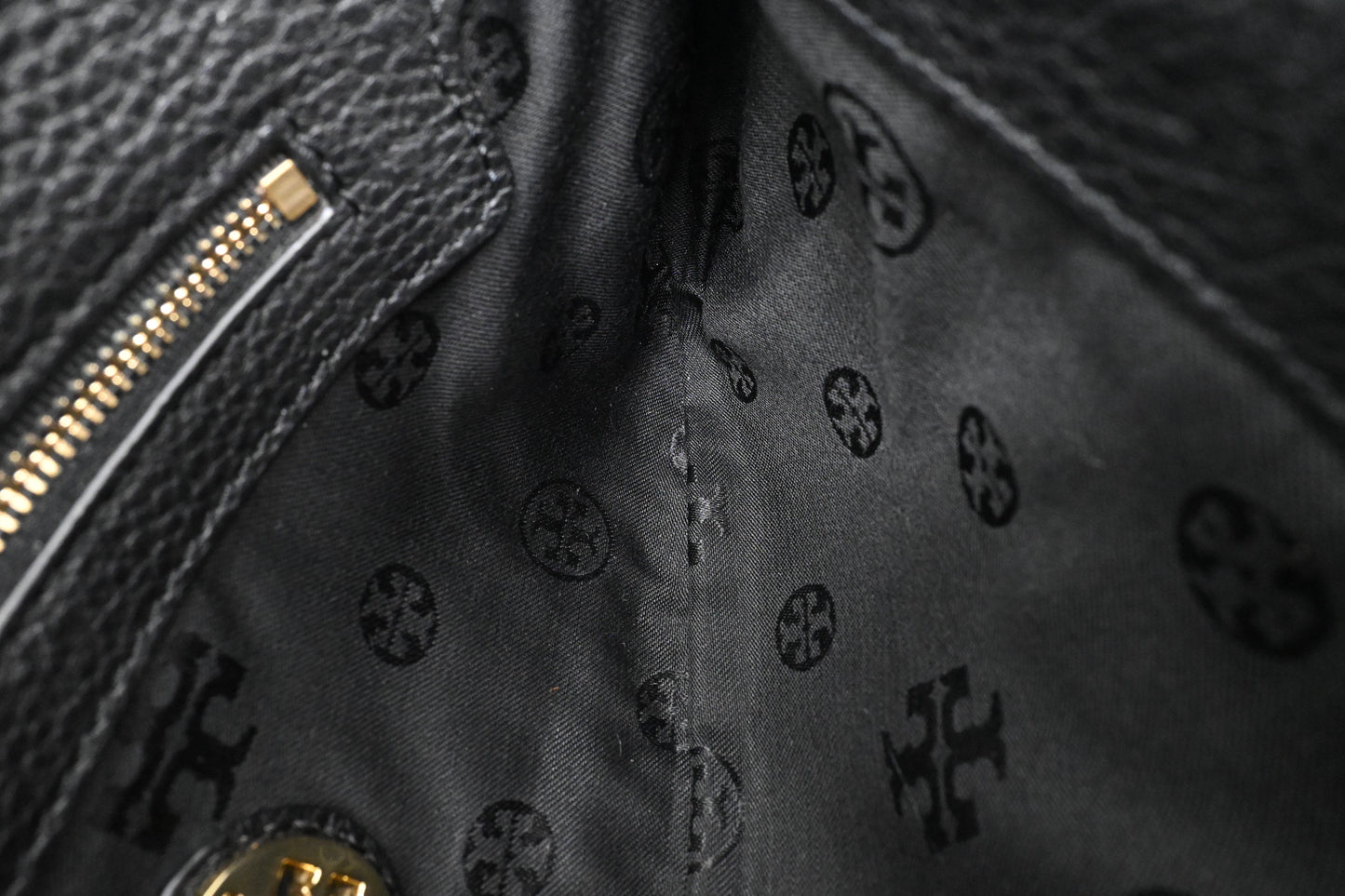 Tory Burch Shoulder Bag in Black Leather