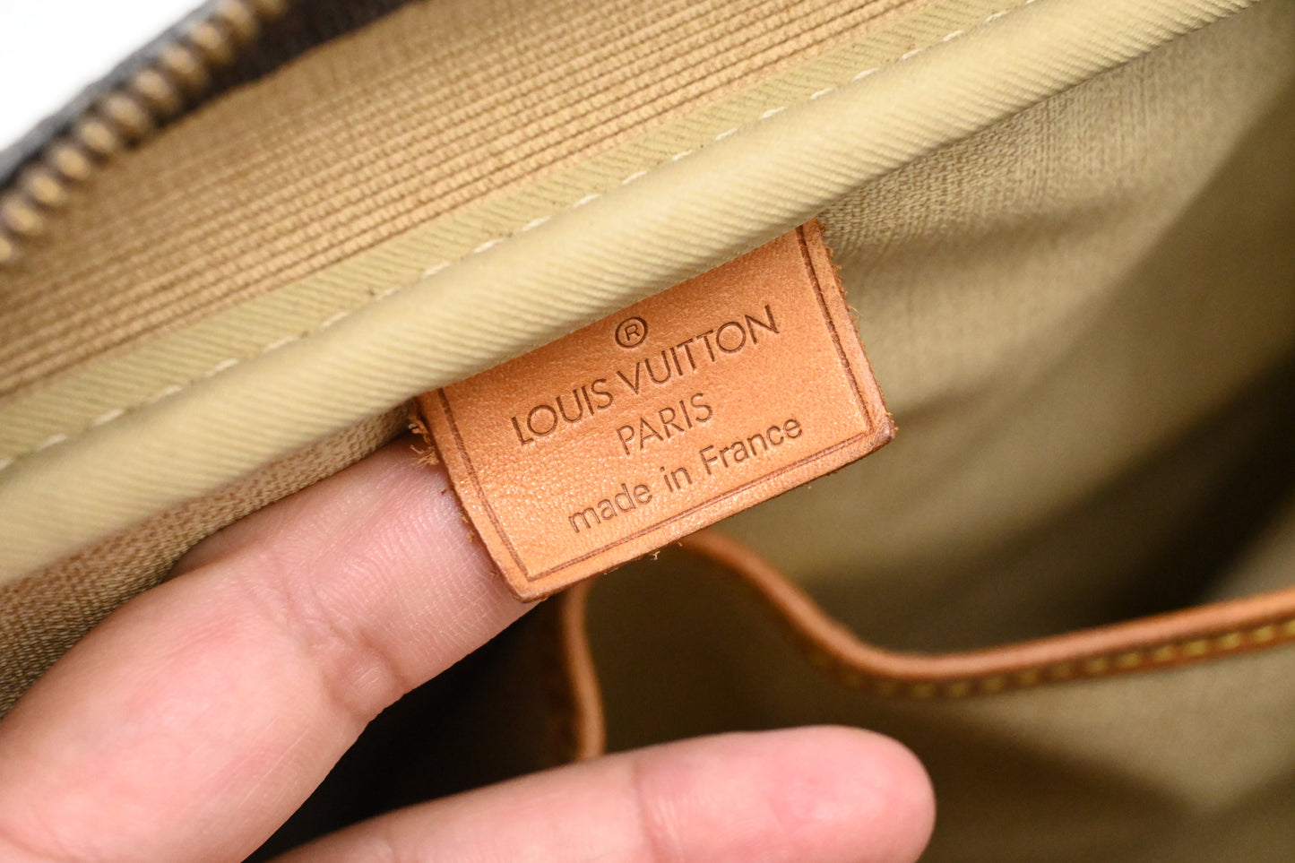 Louis Vuitton Deauville in Monogram Canvas