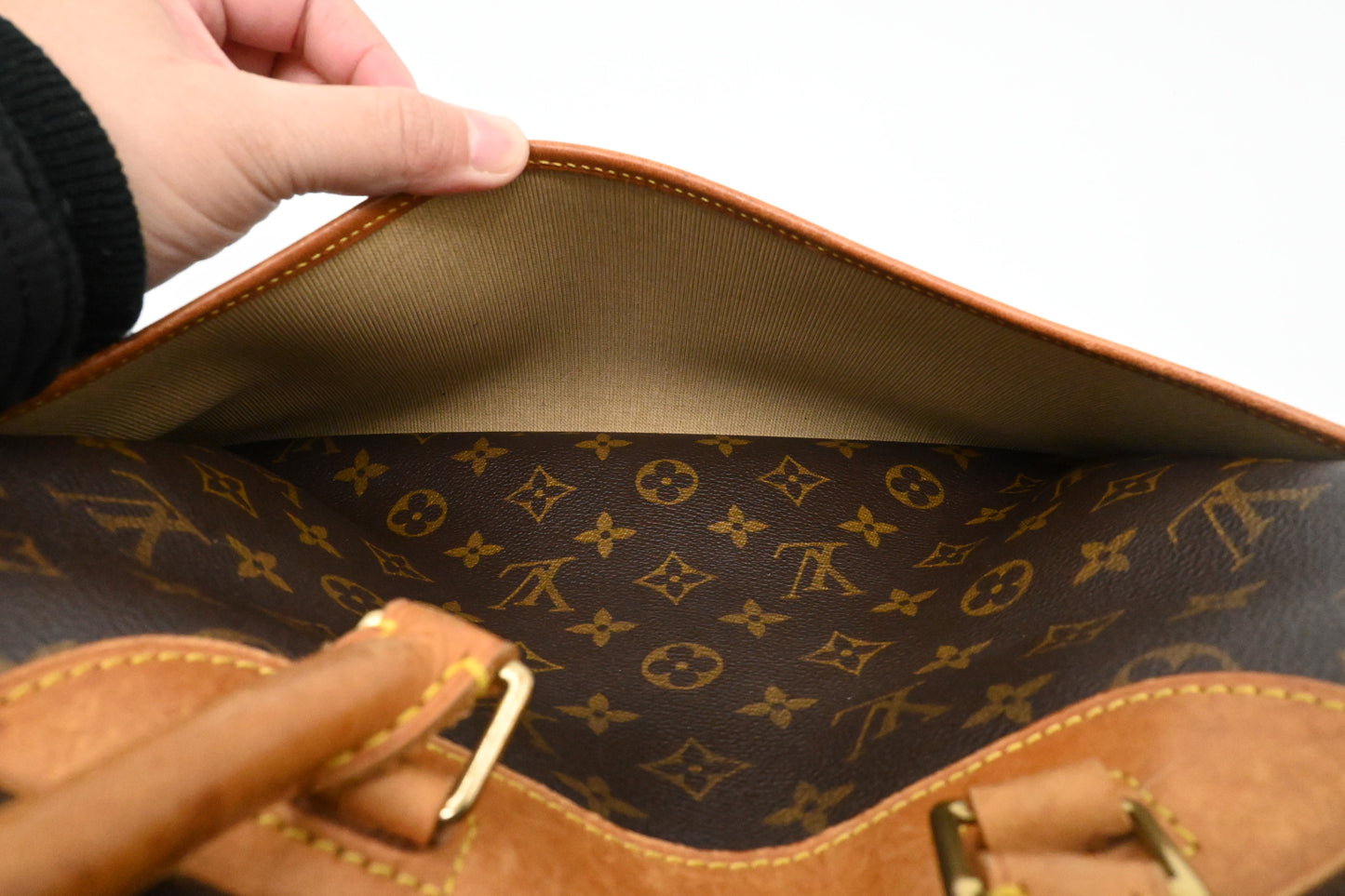 Louis Vuitton Deauville in Monogram Canvas