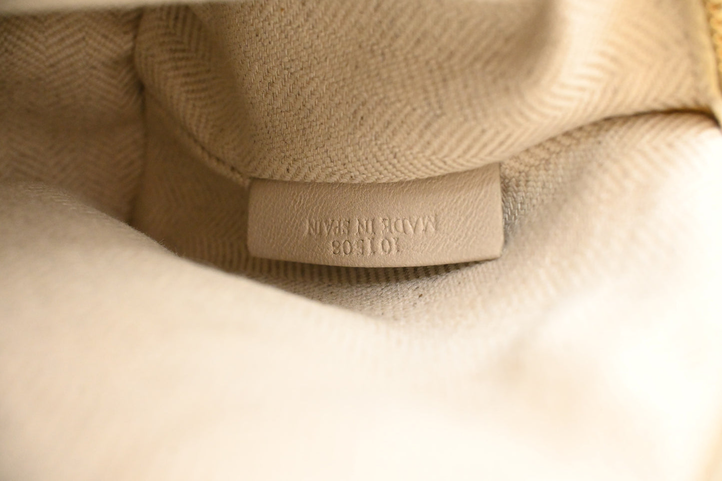 Loewe Shoulder Bag in White Leather