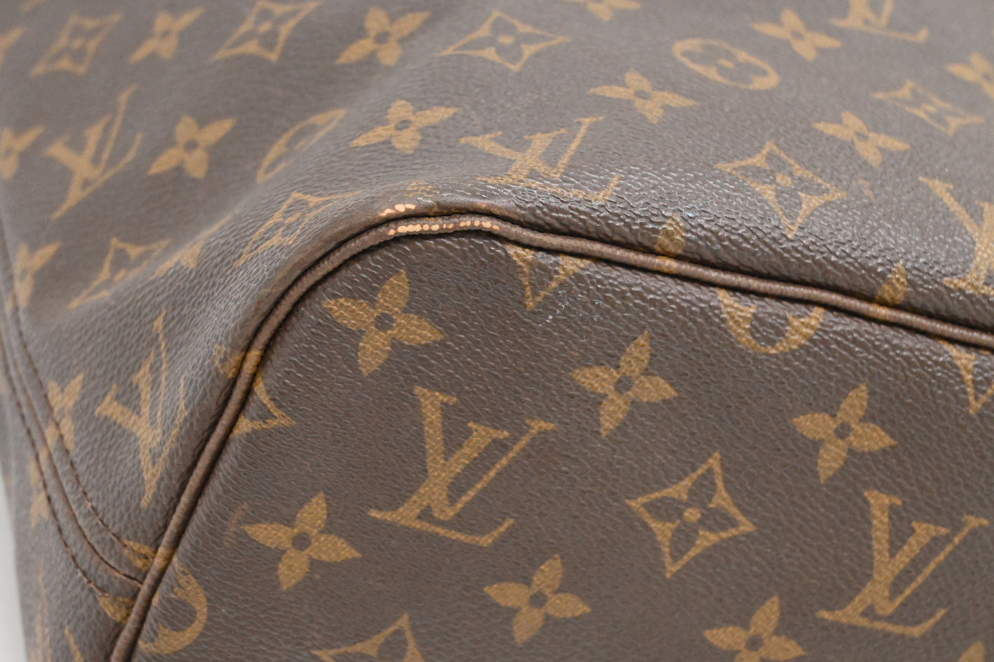 Louis Vuitton Neverfull MM in Monogram Canvas