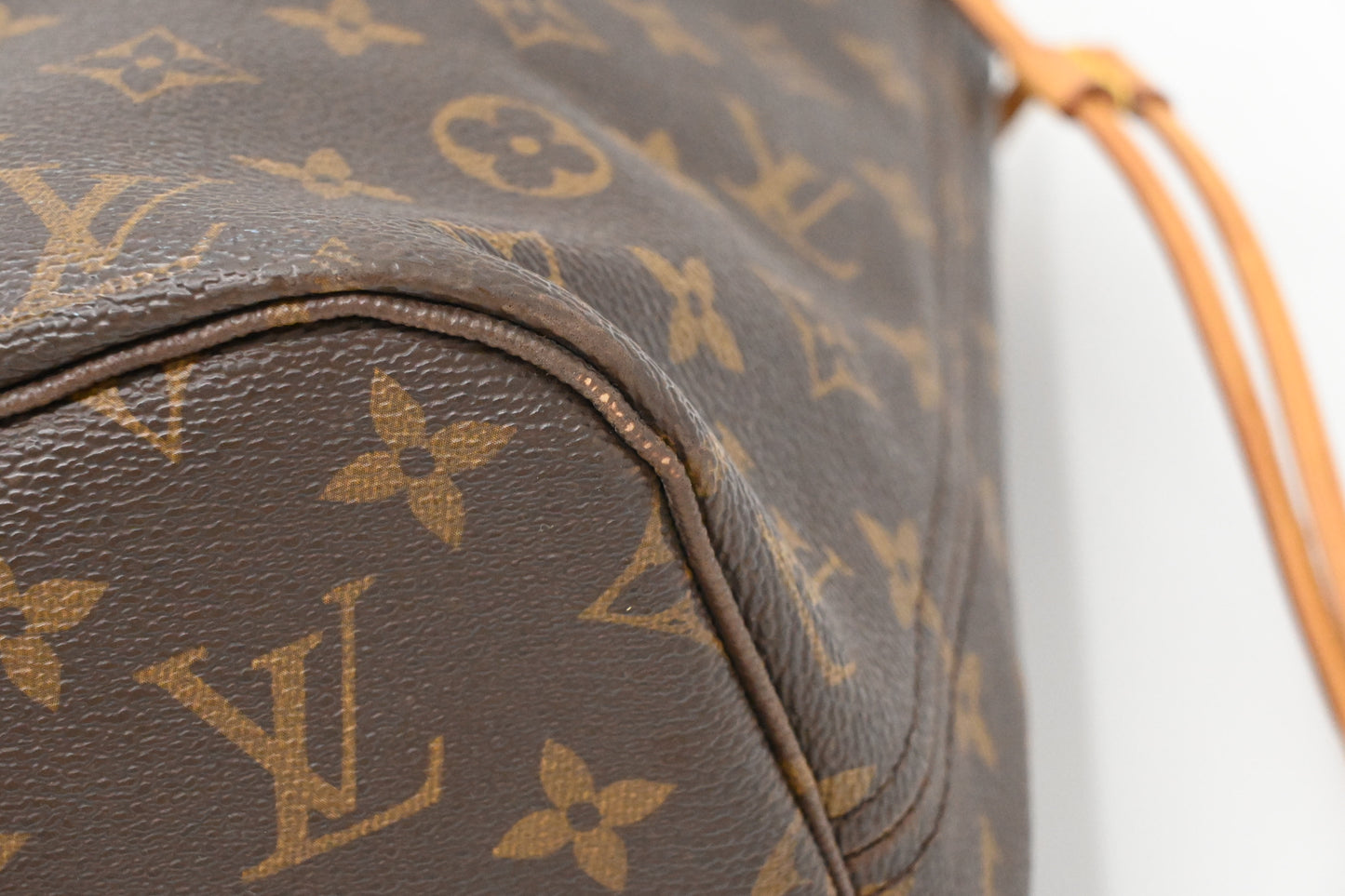 Louis Vuitton Neverfull MM in Monogram Canvas